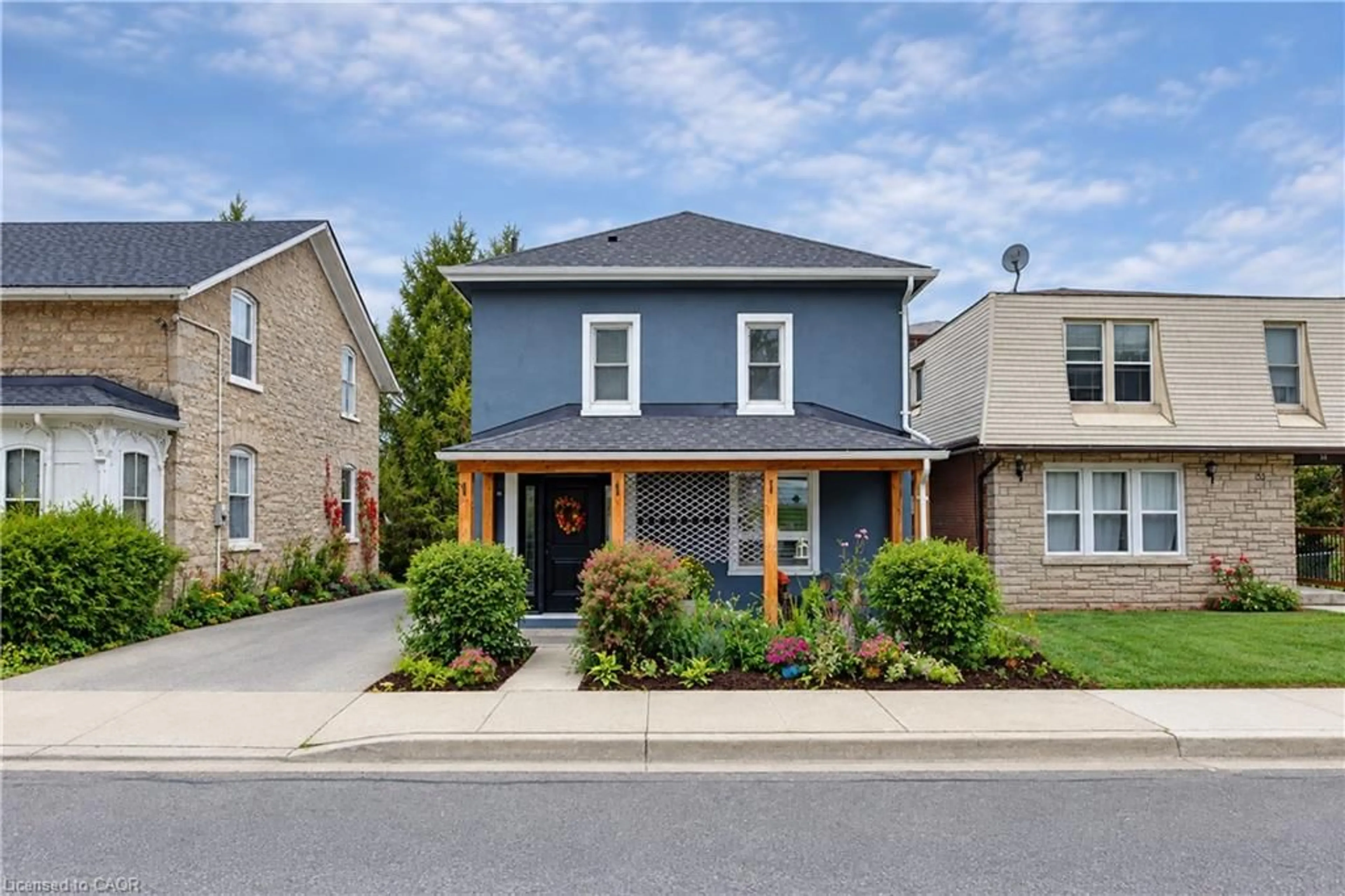Home with brick exterior material, street for 55 Queen St, Cambridge Ontario N3C 1G2
