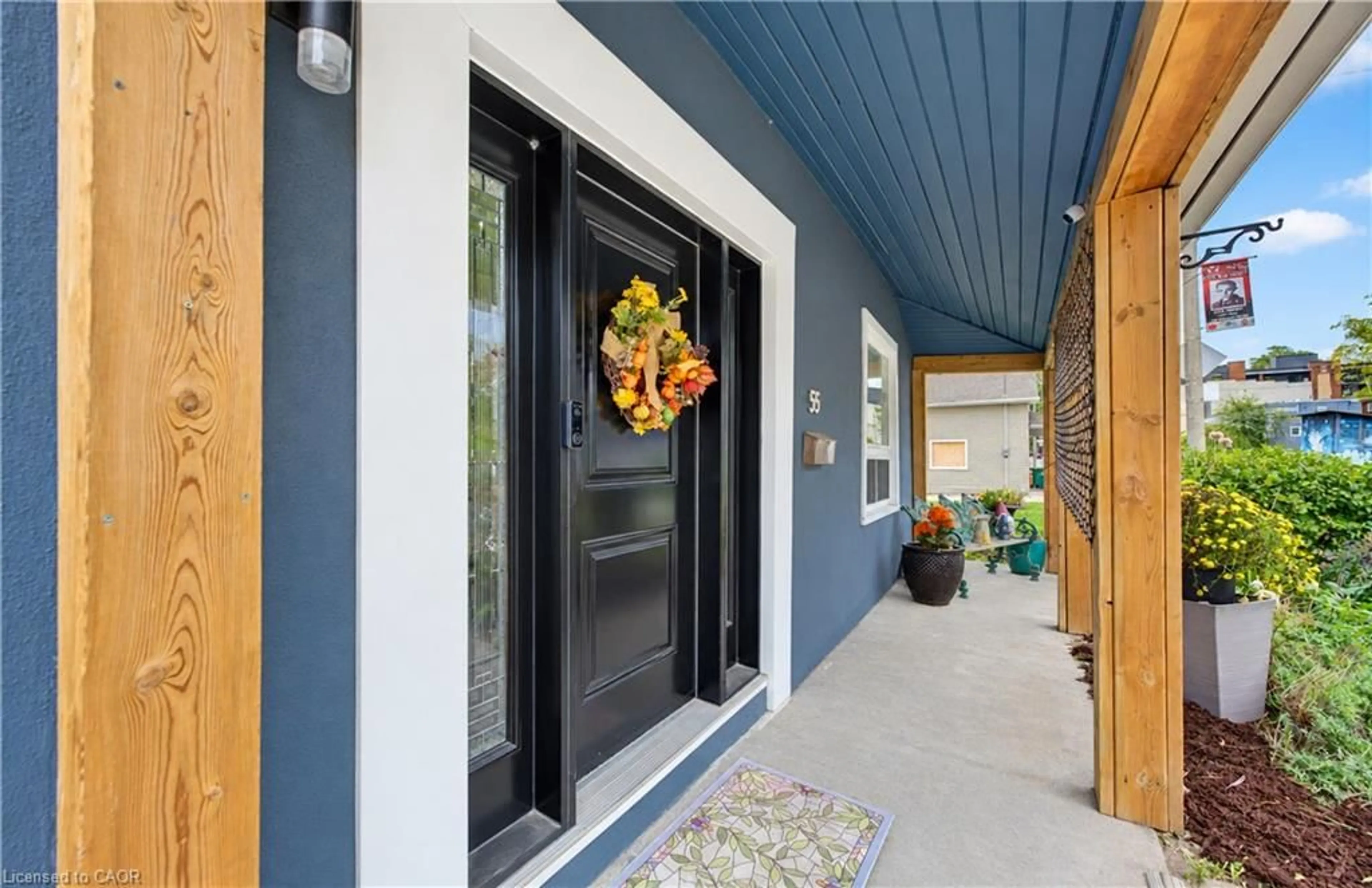 Indoor entryway for 55 Queen St, Cambridge Ontario N3C 1G2
