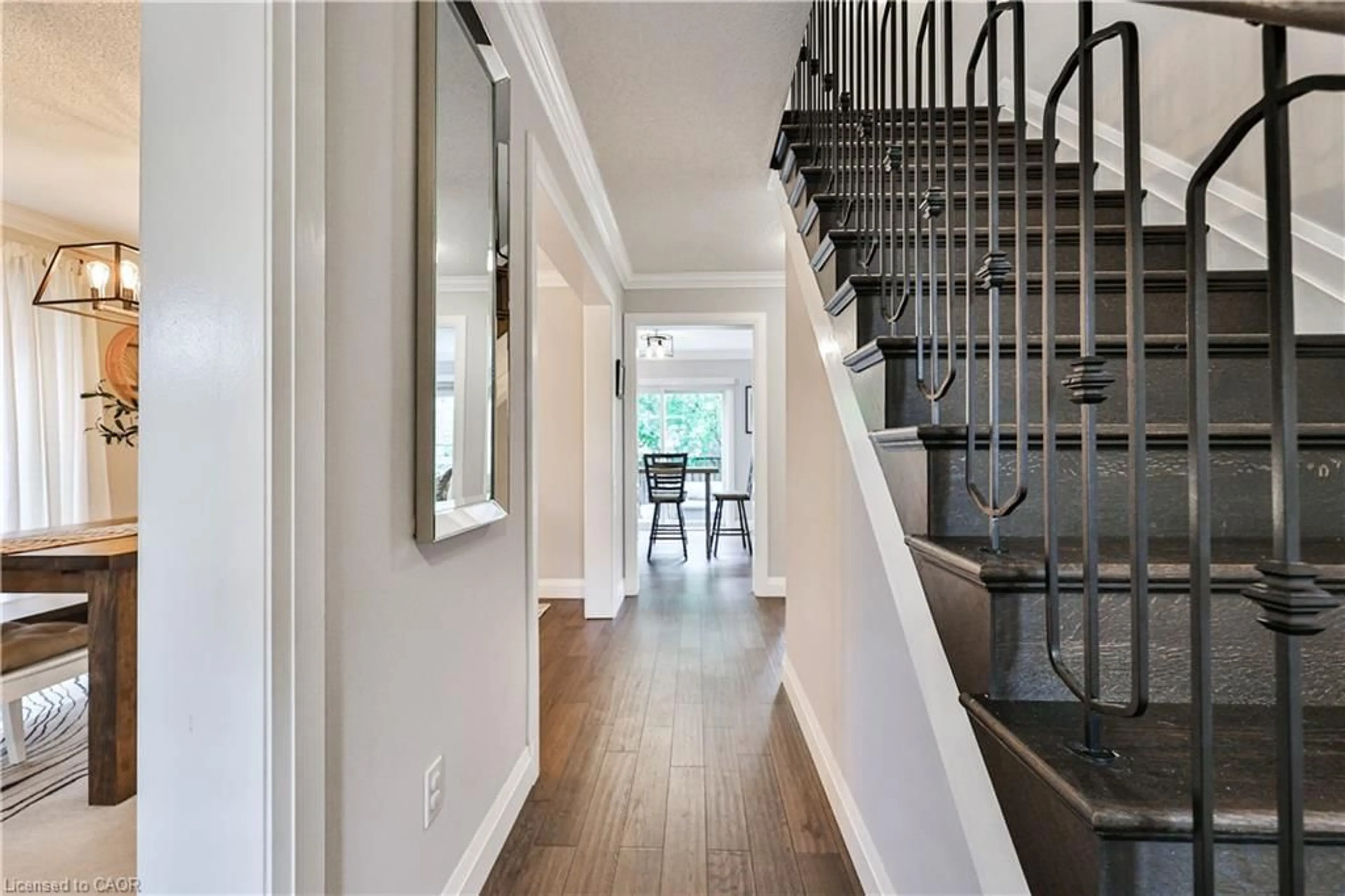 Indoor entryway for 2387 Lionstone Dr, Oakville Ontario L6M 4S8