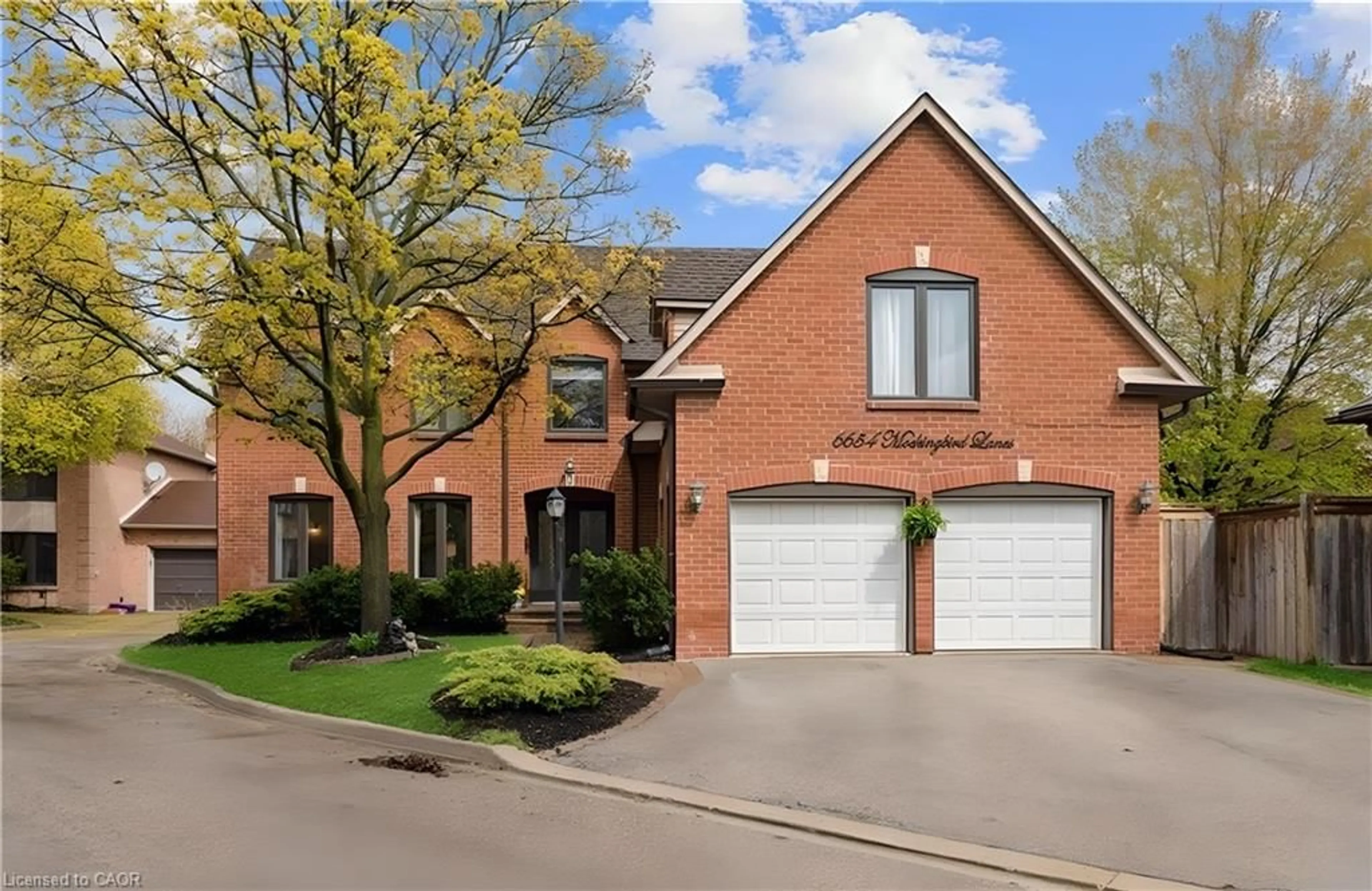 Home with brick exterior material, street for 6654 Mockingbird Lane, Mississauga Ontario L5N 5J9