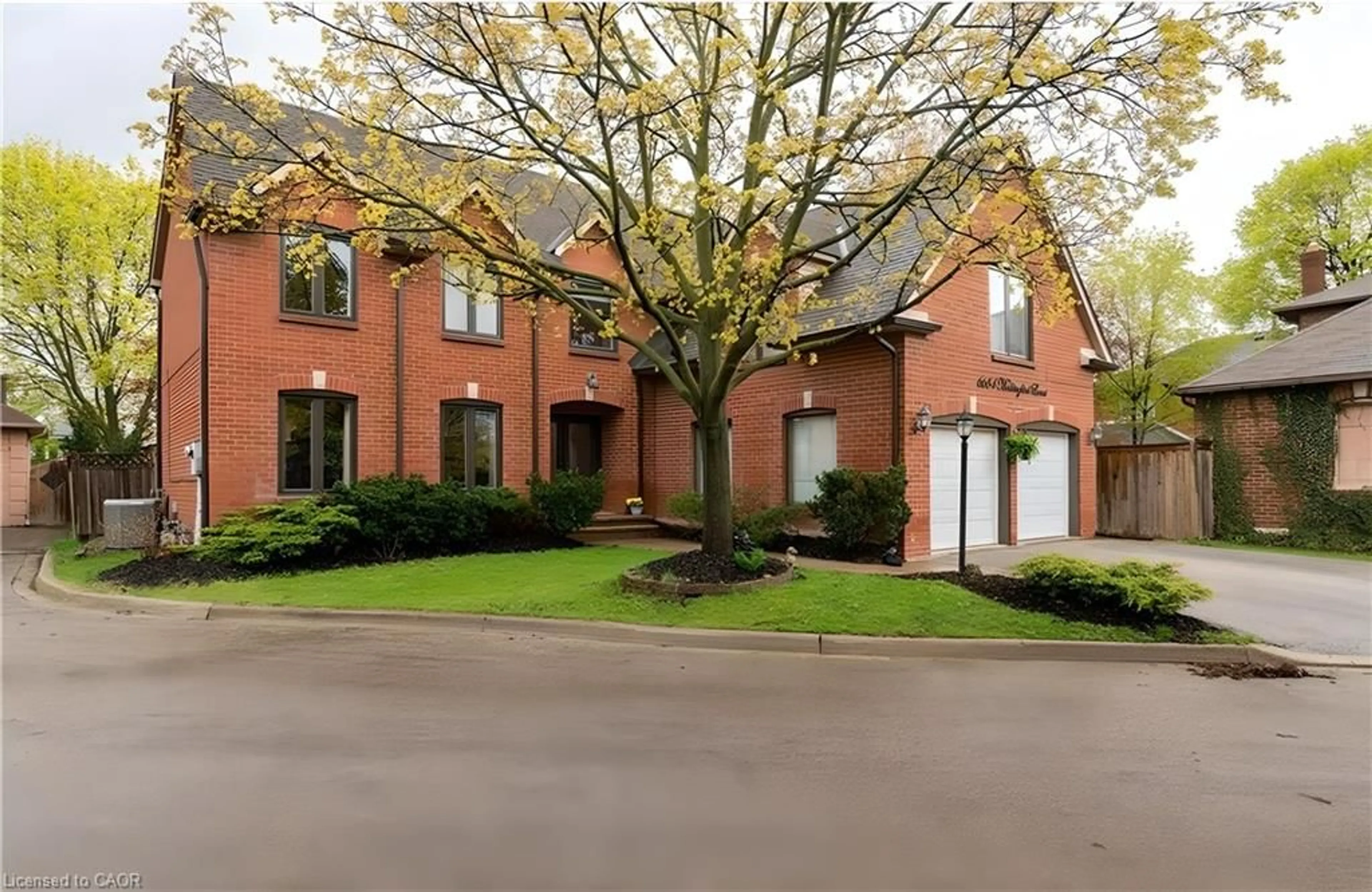 Home with brick exterior material, street for 6654 Mockingbird Lane, Mississauga Ontario L5N 5J9