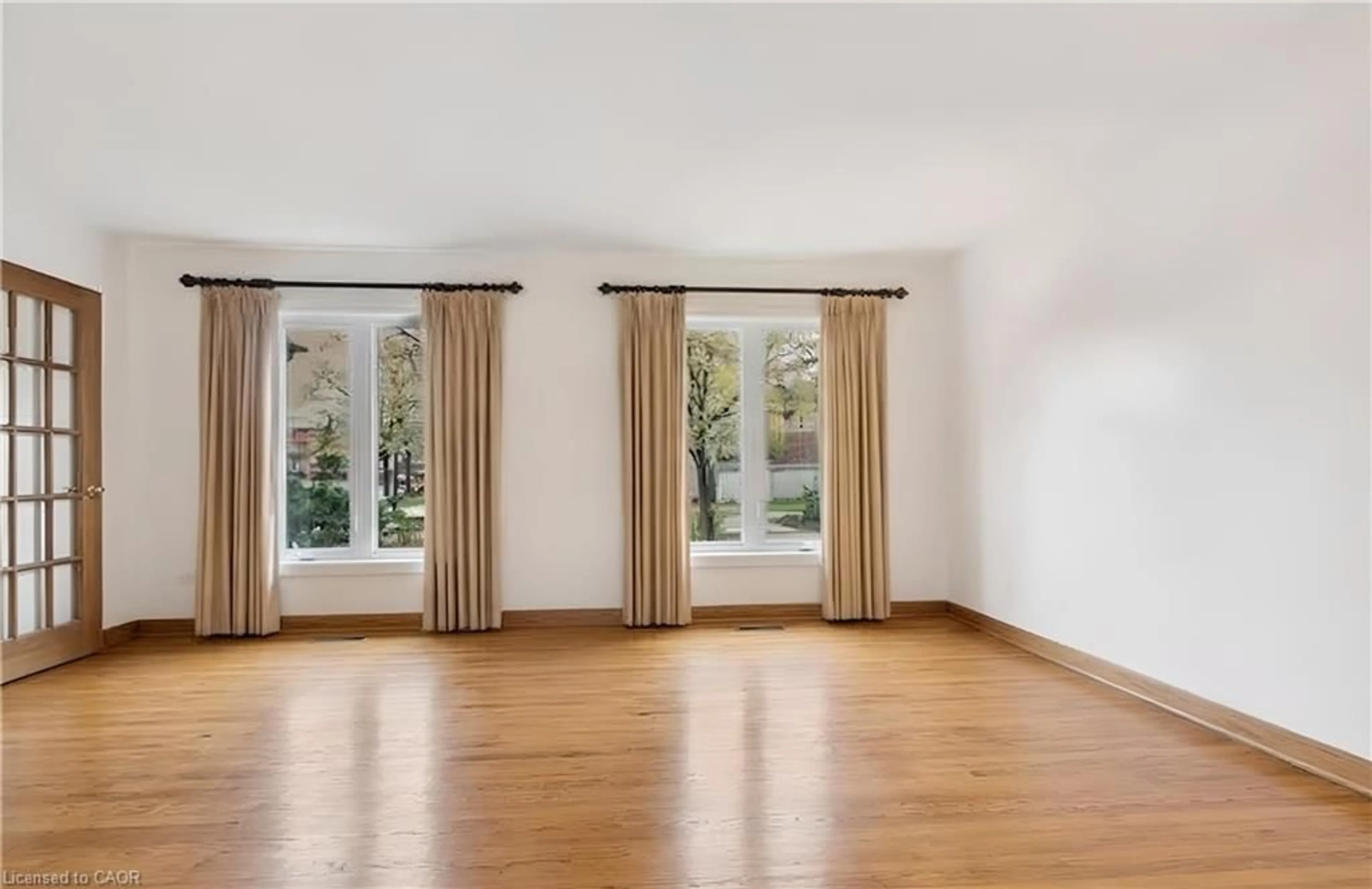 A pic of a room for 6654 Mockingbird Lane, Mississauga Ontario L5N 5J9