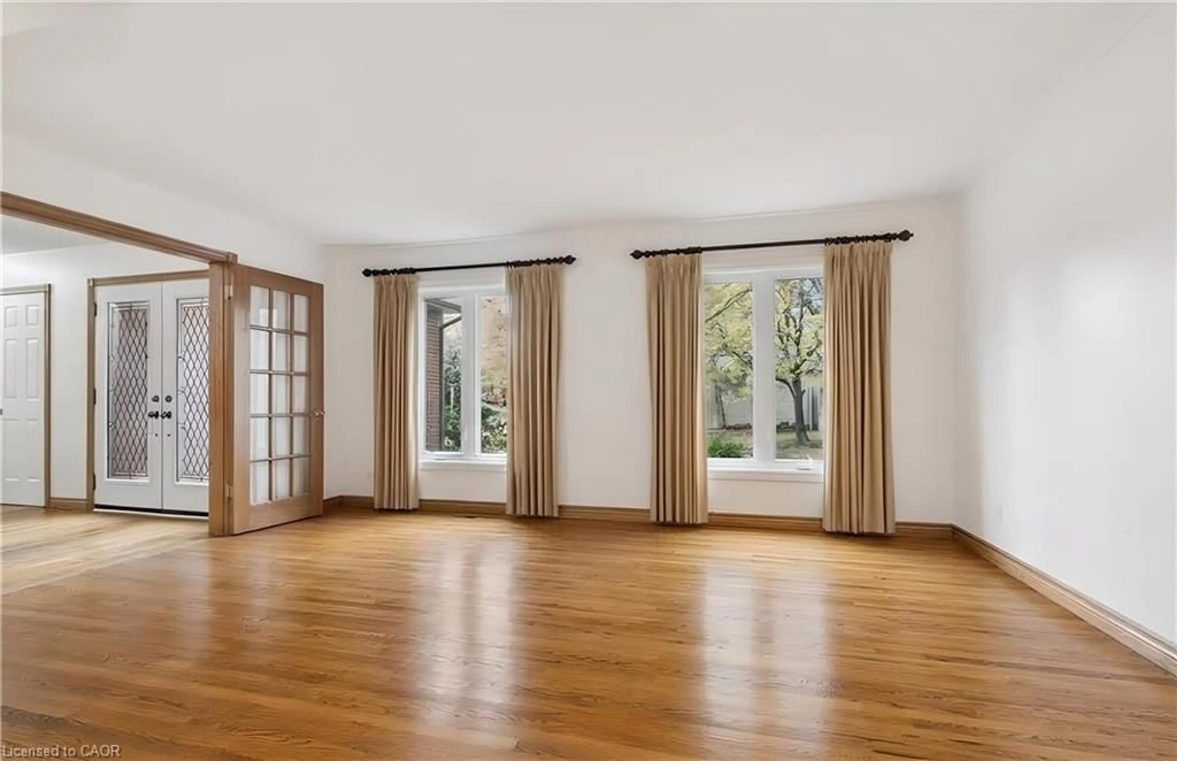 A pic of a room for 6654 Mockingbird Lane, Mississauga Ontario L5N 5J9