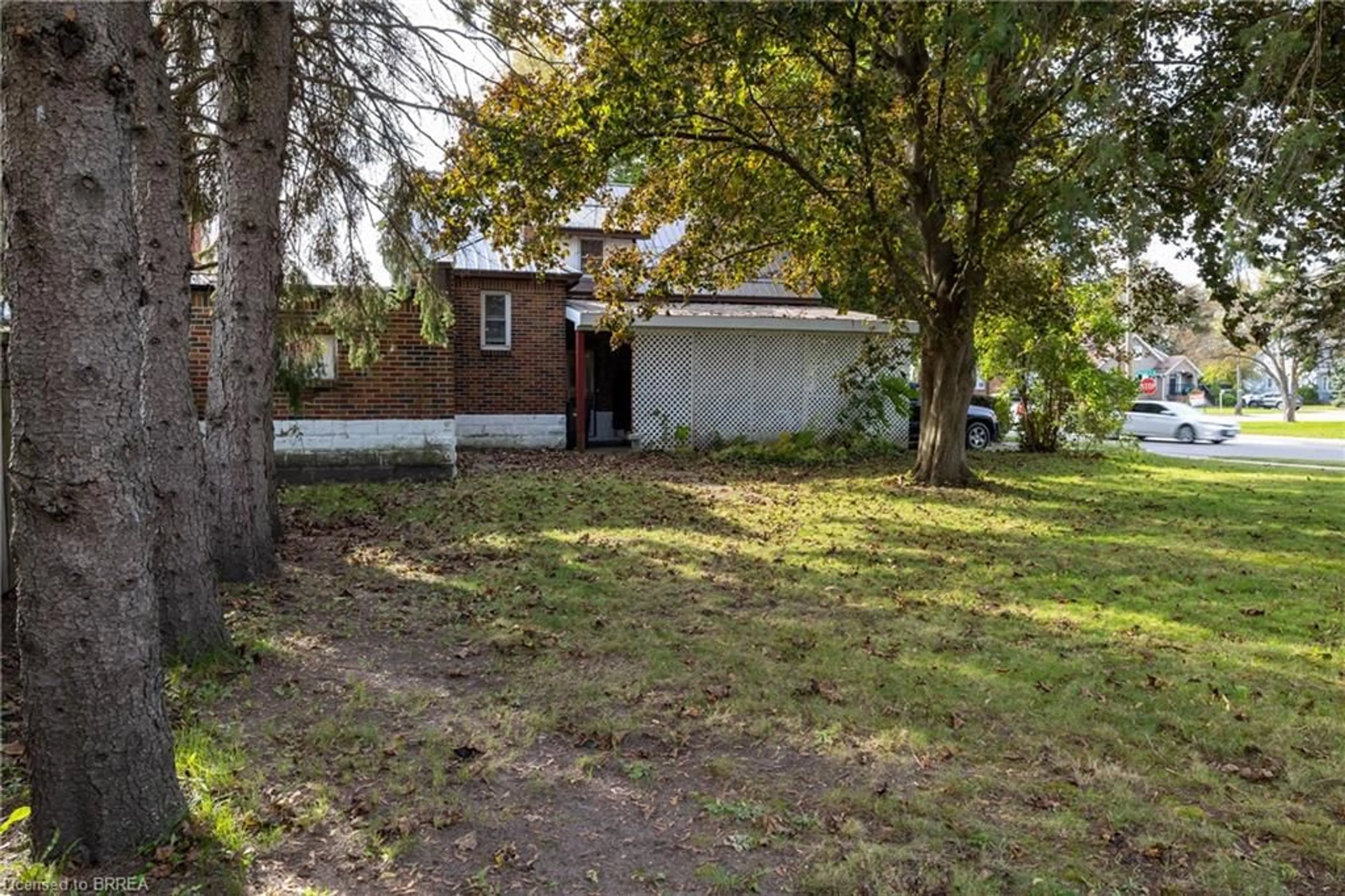 A pic from outside/outdoor area/front of a property/back of a property/a pic from drone, street for 41 Church St, Delhi Ontario N4B 1T5