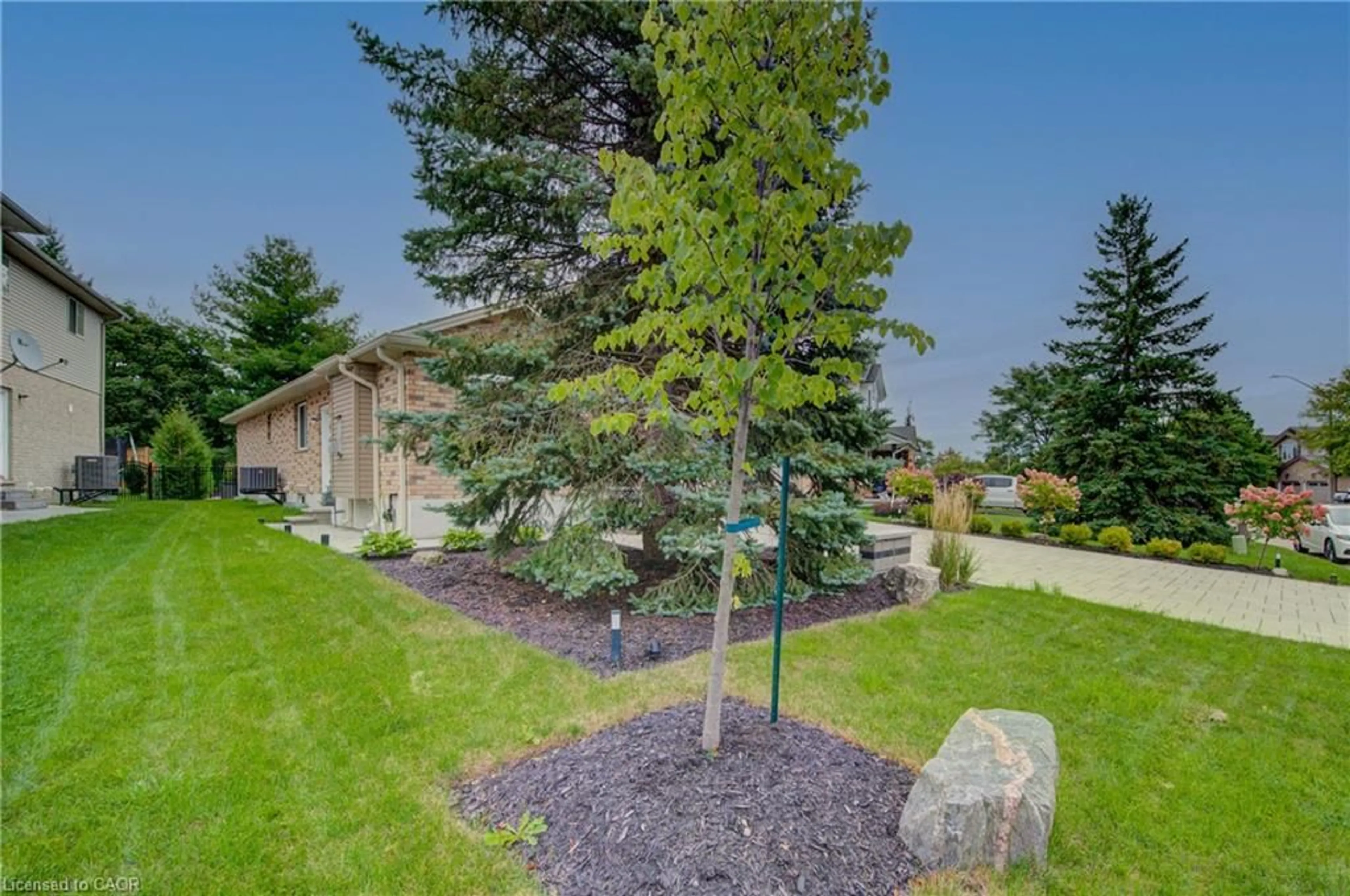 Patio, unknown for 574 Clipper Dr, Waterloo Ontario N2K 4B4