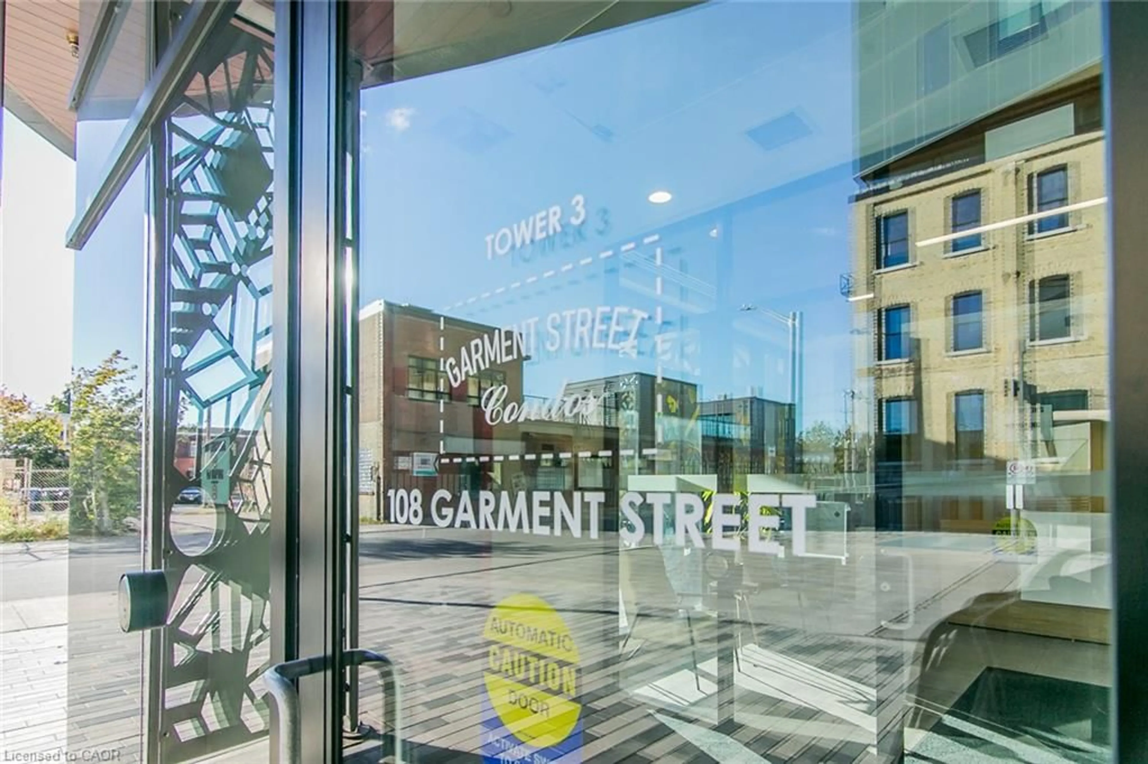 Indoor foyer for 108 Garment St #2005, Kitchener Ontario N2G 0E2