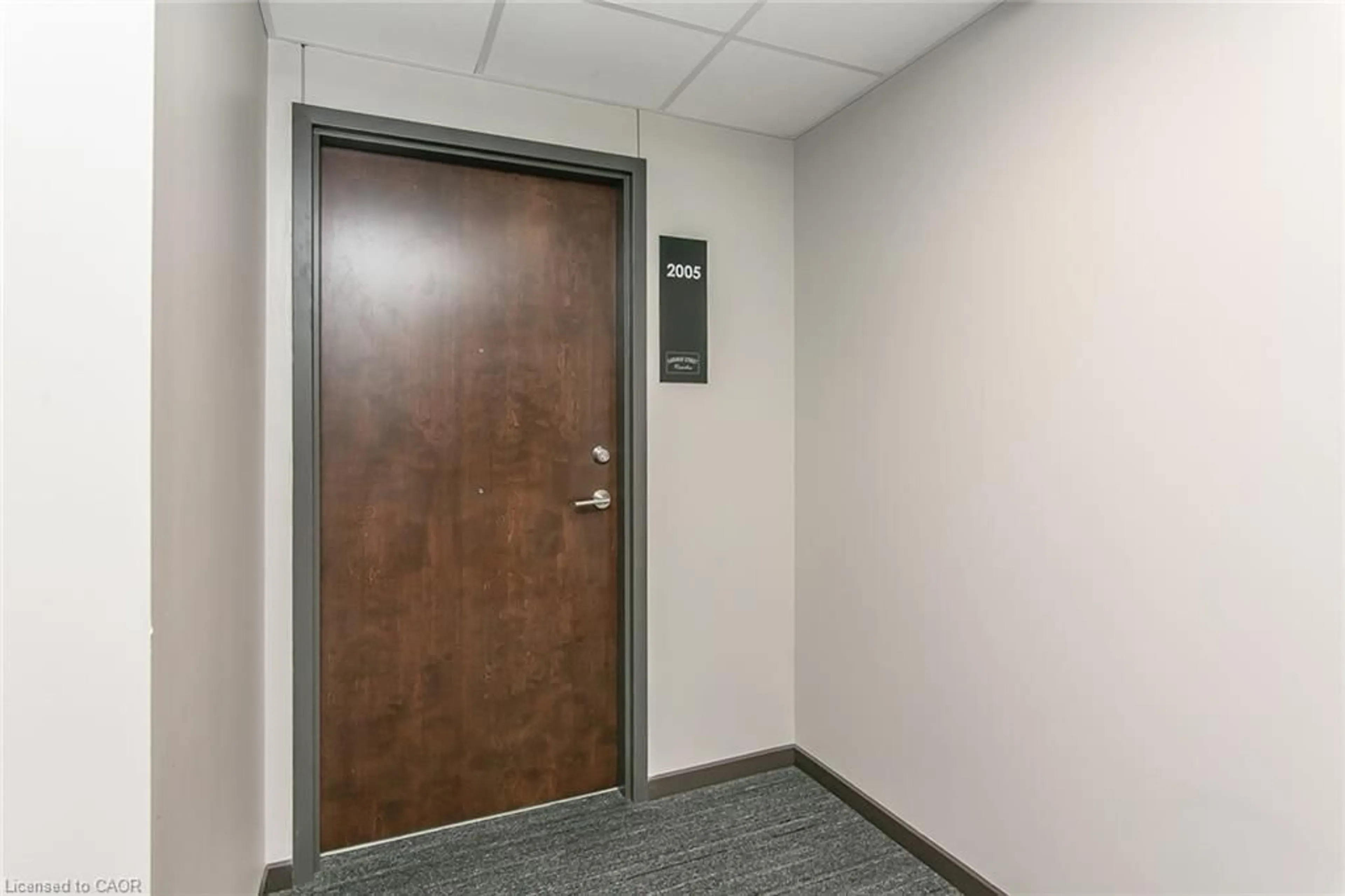 Indoor foyer for 108 Garment St #2005, Kitchener Ontario N2G 0E2