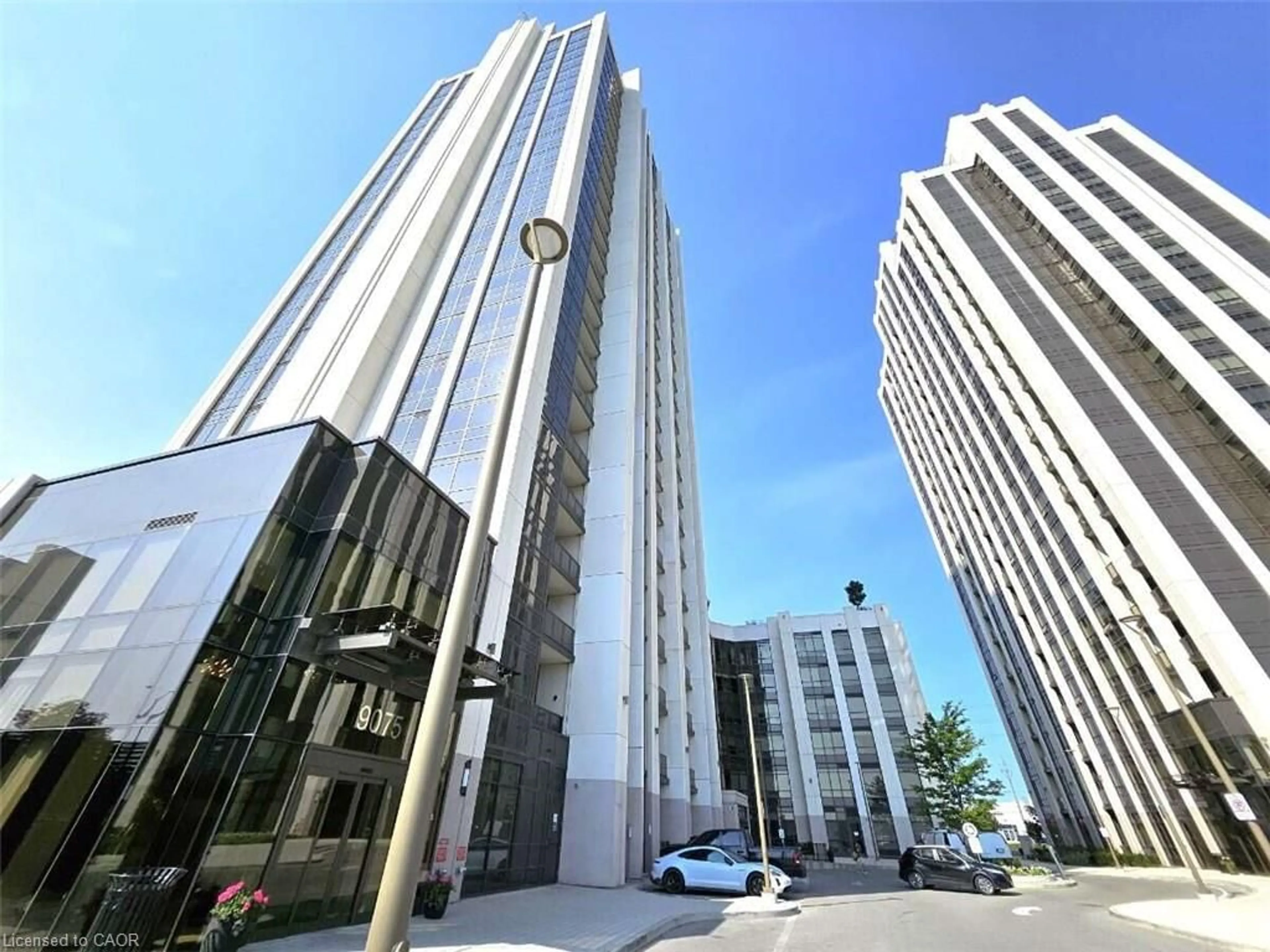 Indoor foyer for 9075 Jane St #706, Vaughan Ontario L4K 0L7