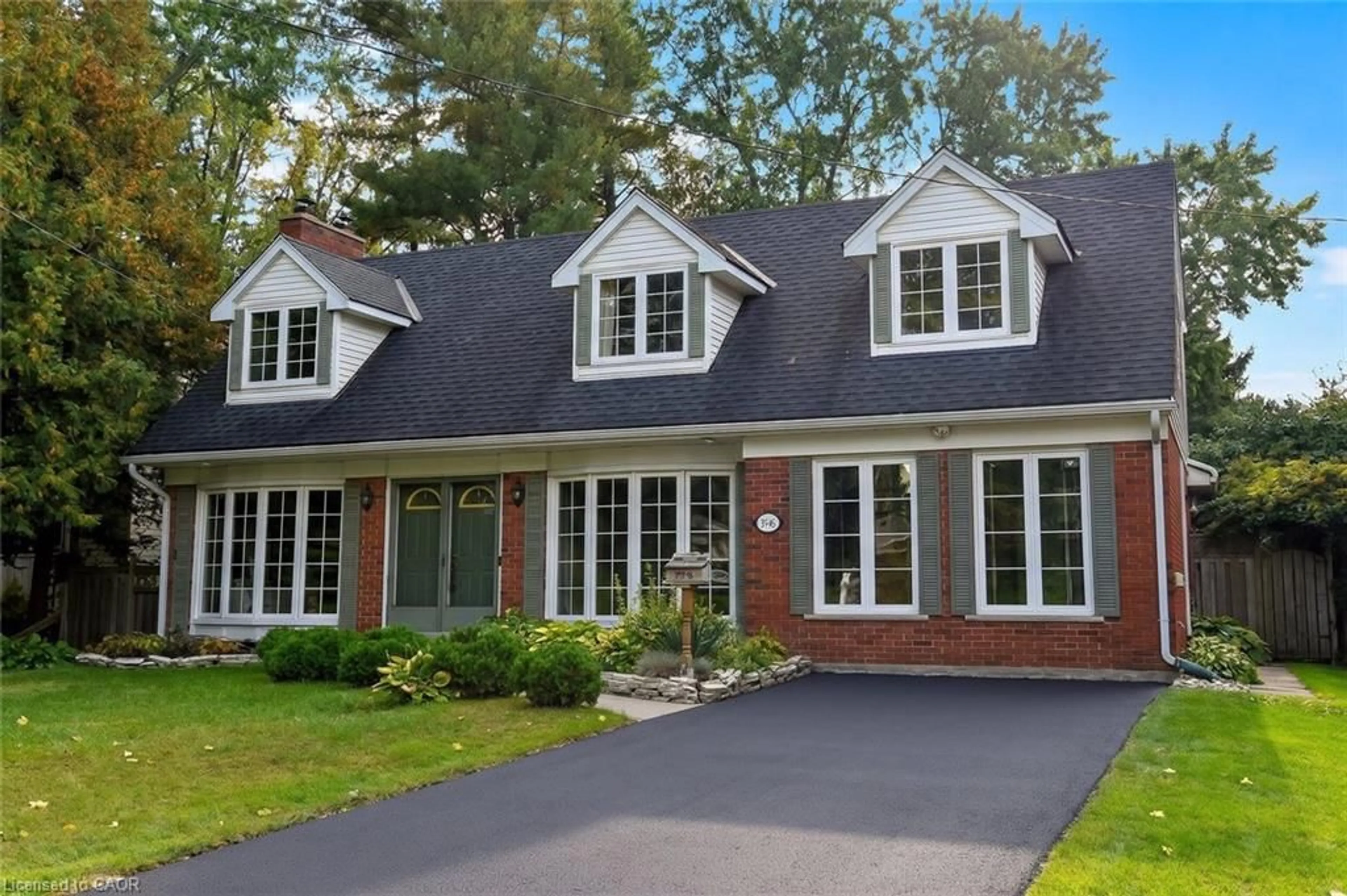 Home with brick exterior material, street for 274 Belvenia Rd, Burlington Ontario L7L 2G4