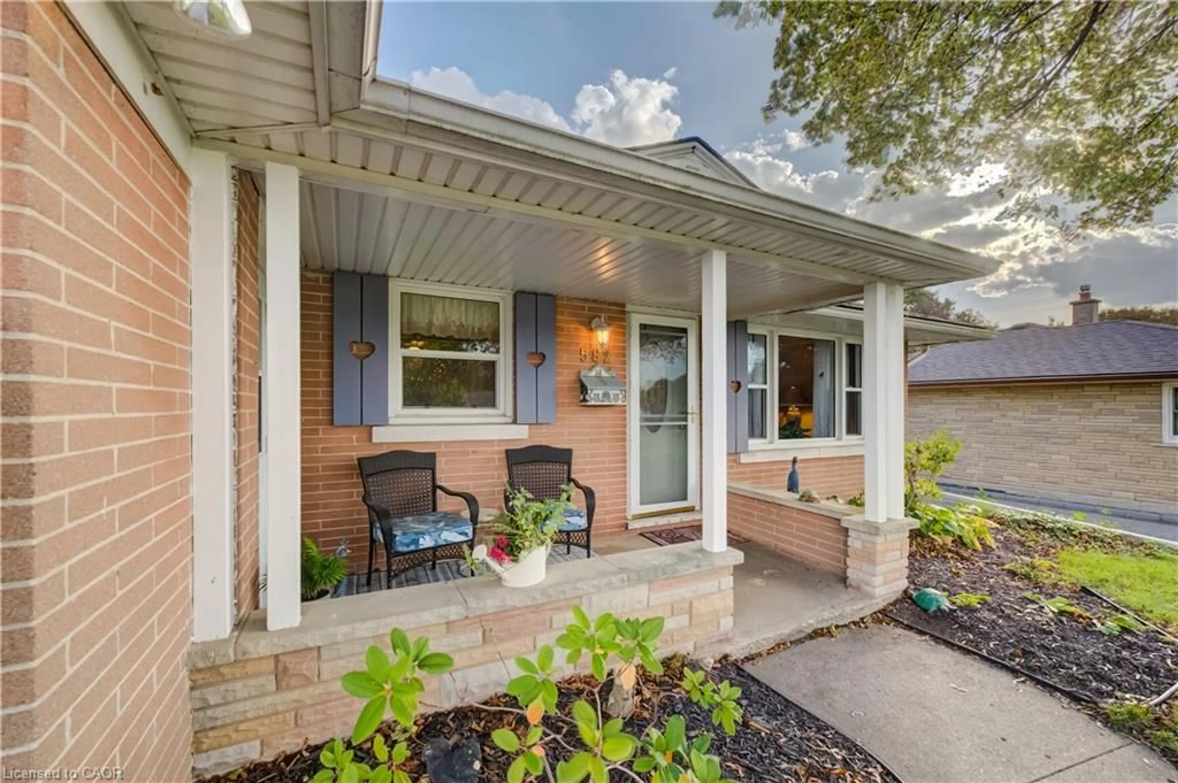 Home with brick exterior material, street for 582 Grand Valley Dr, Cambridge Ontario N3H 2S1