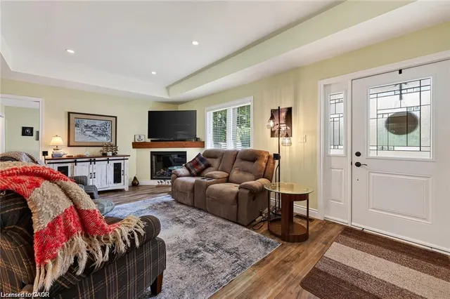 729 6th Concession Rd Enr, Cultus 5