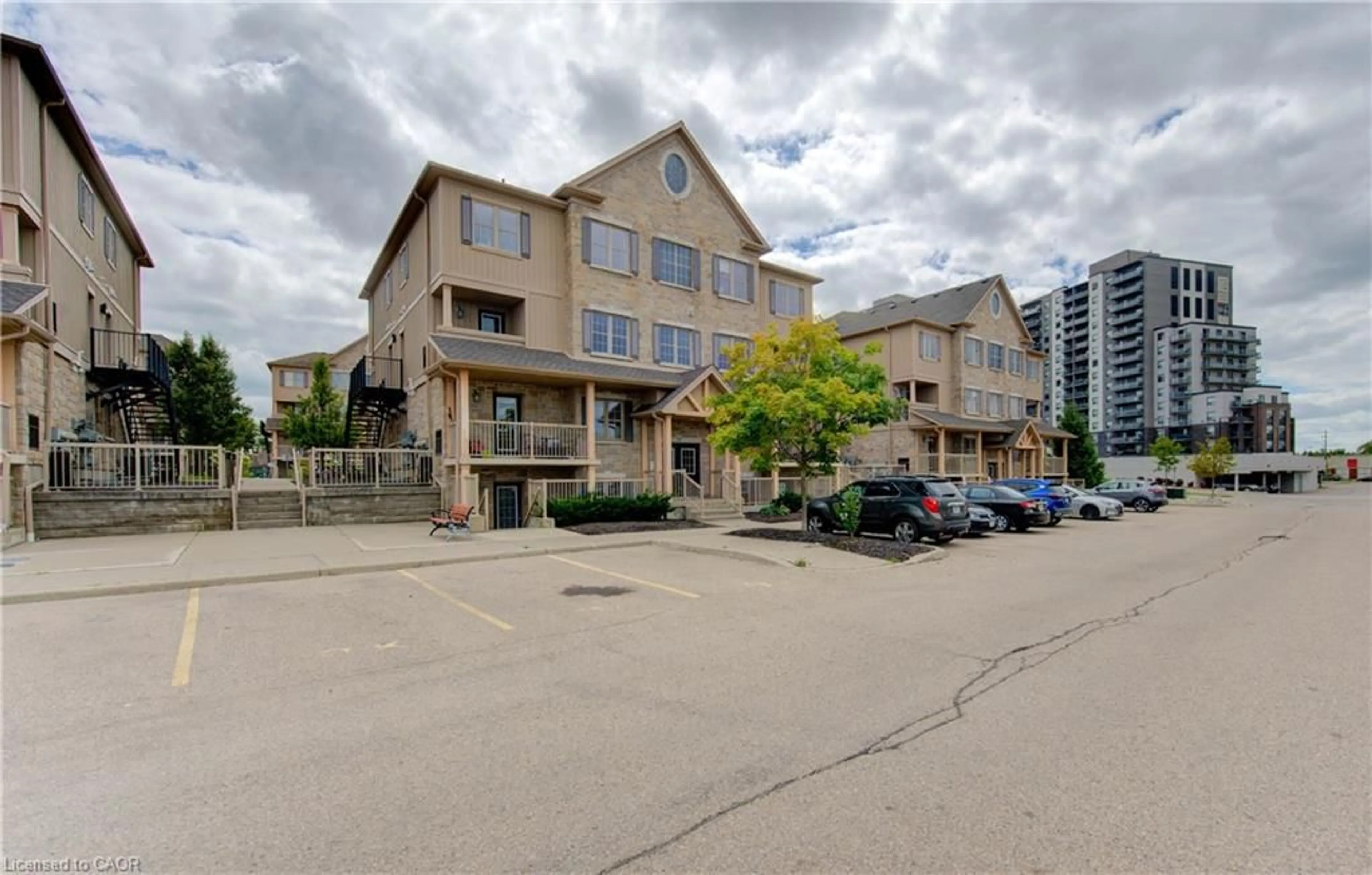 Patio, street for 1460 Highland Rd #10F, Kitchener Ontario N2N 0B7