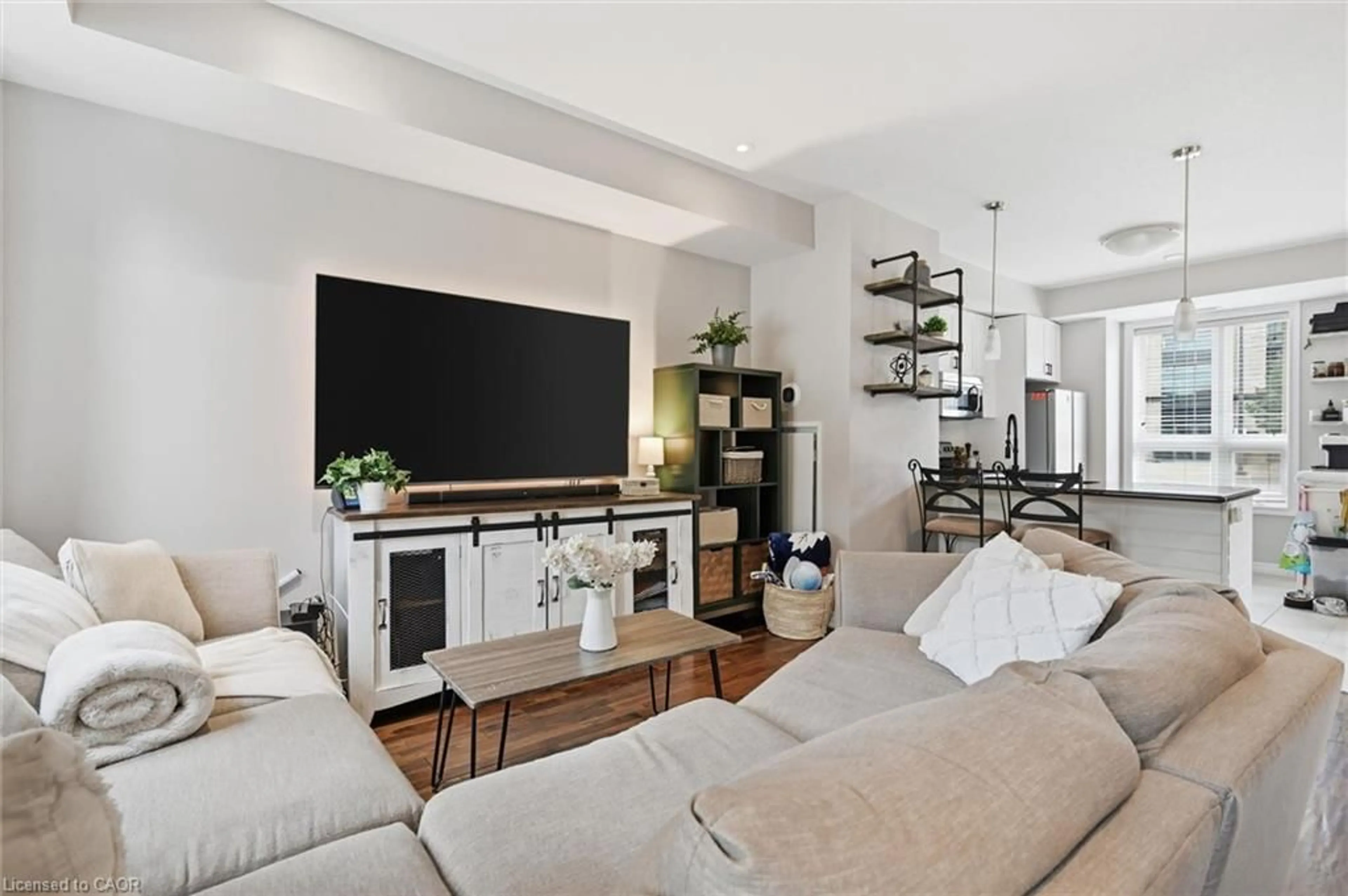 Living room with furniture, unknown for 5030 Corporate Dr #9, Burlington Ontario L7L 0H8