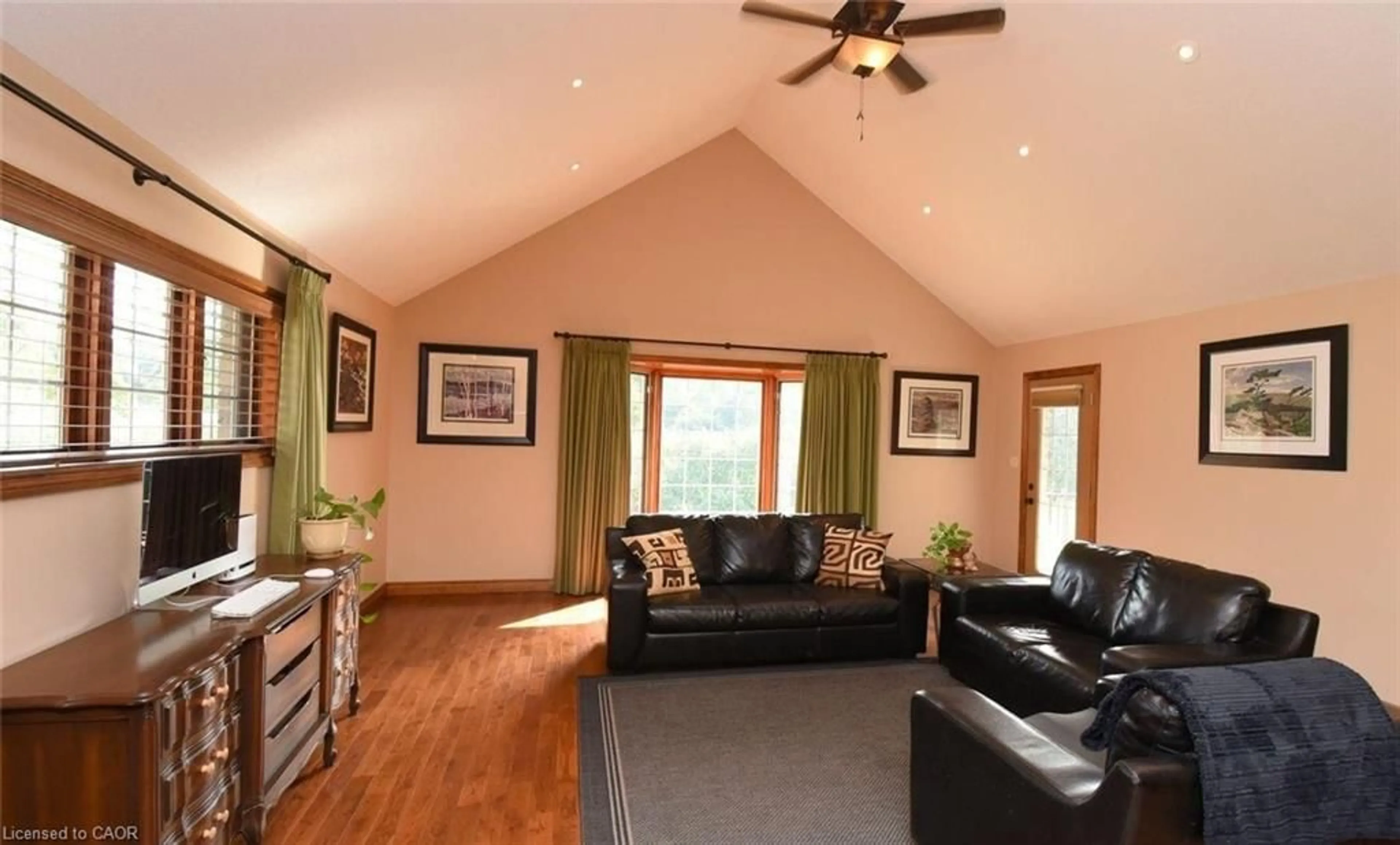 Living room with furniture, wood/laminate floor for 635 Millgrove Side Road, Waterdown Ontario L8B 0W7