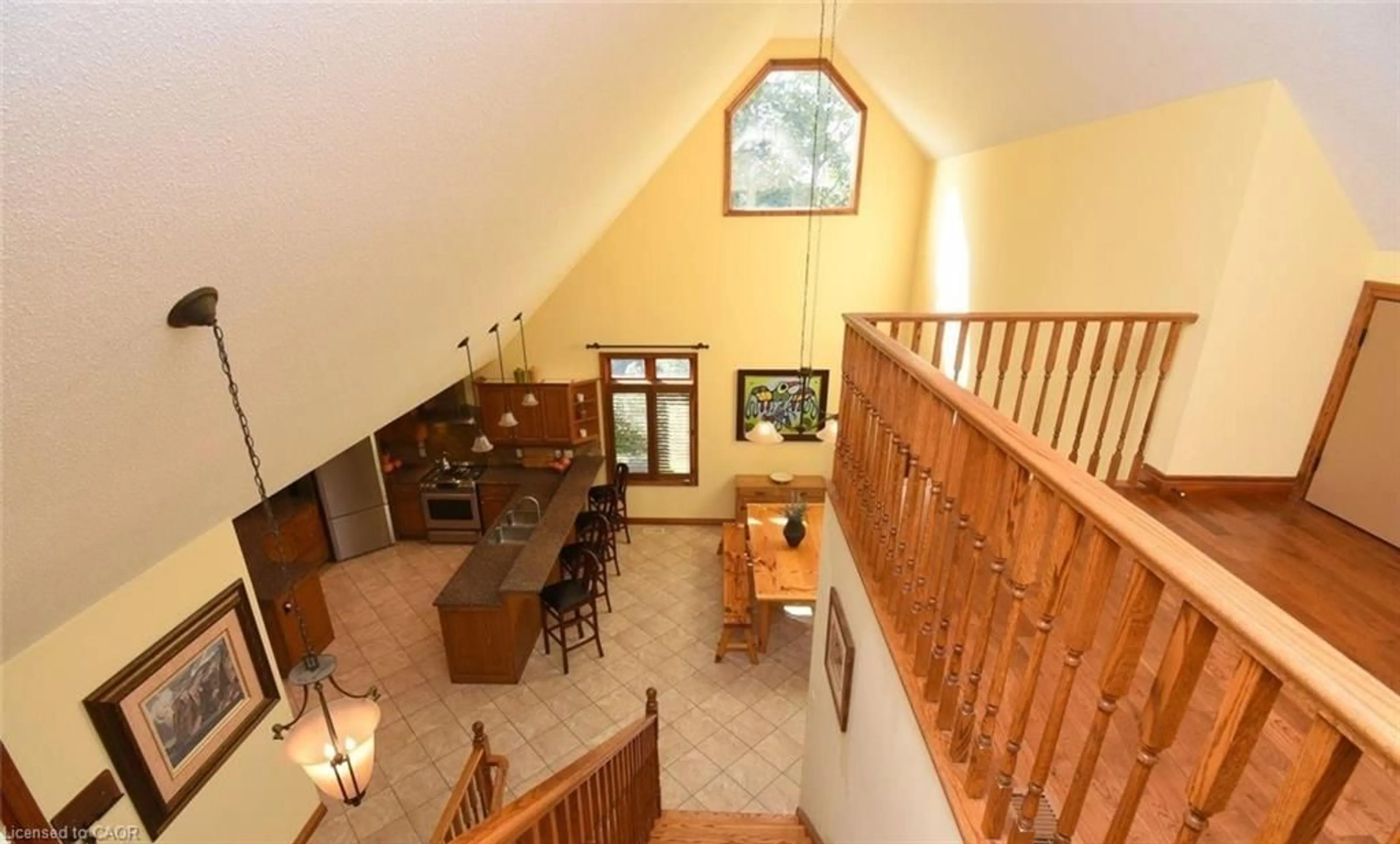 Indoor foyer for 635 Millgrove Side Road, Waterdown Ontario L8B 0W7