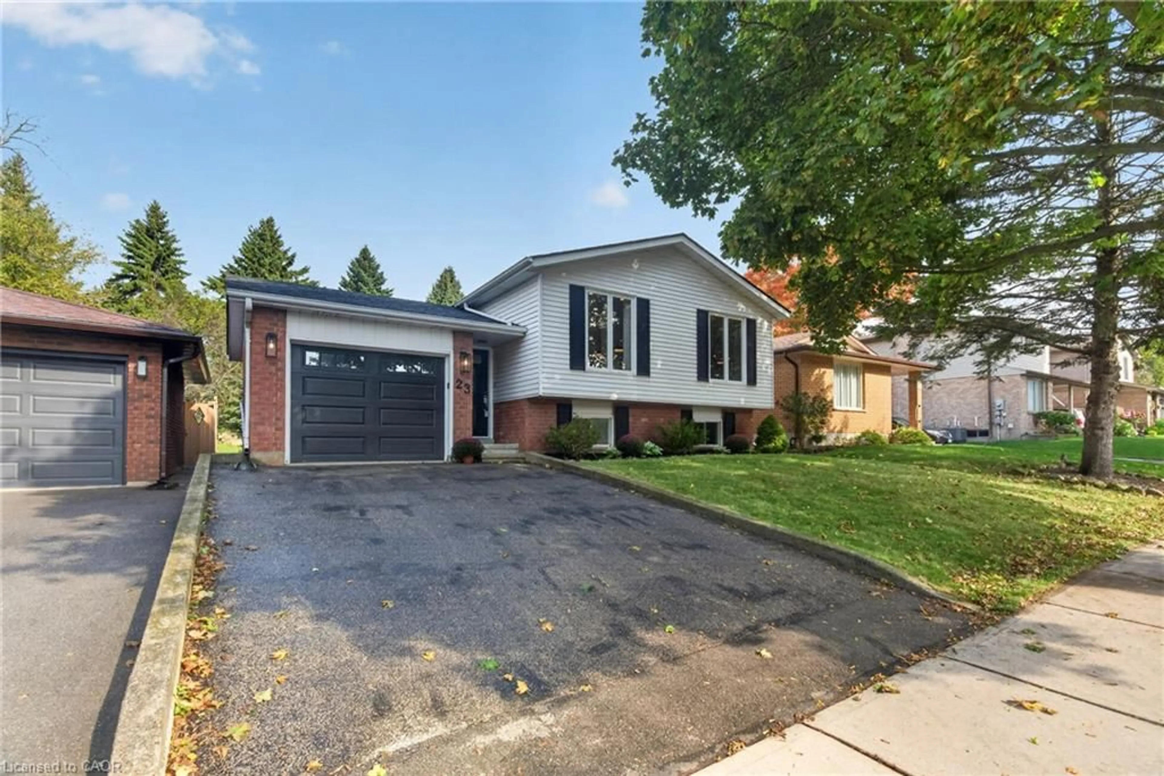 Home with brick exterior material, street for 23 Knightswood Cres, Brantford Ontario N3R 7E6