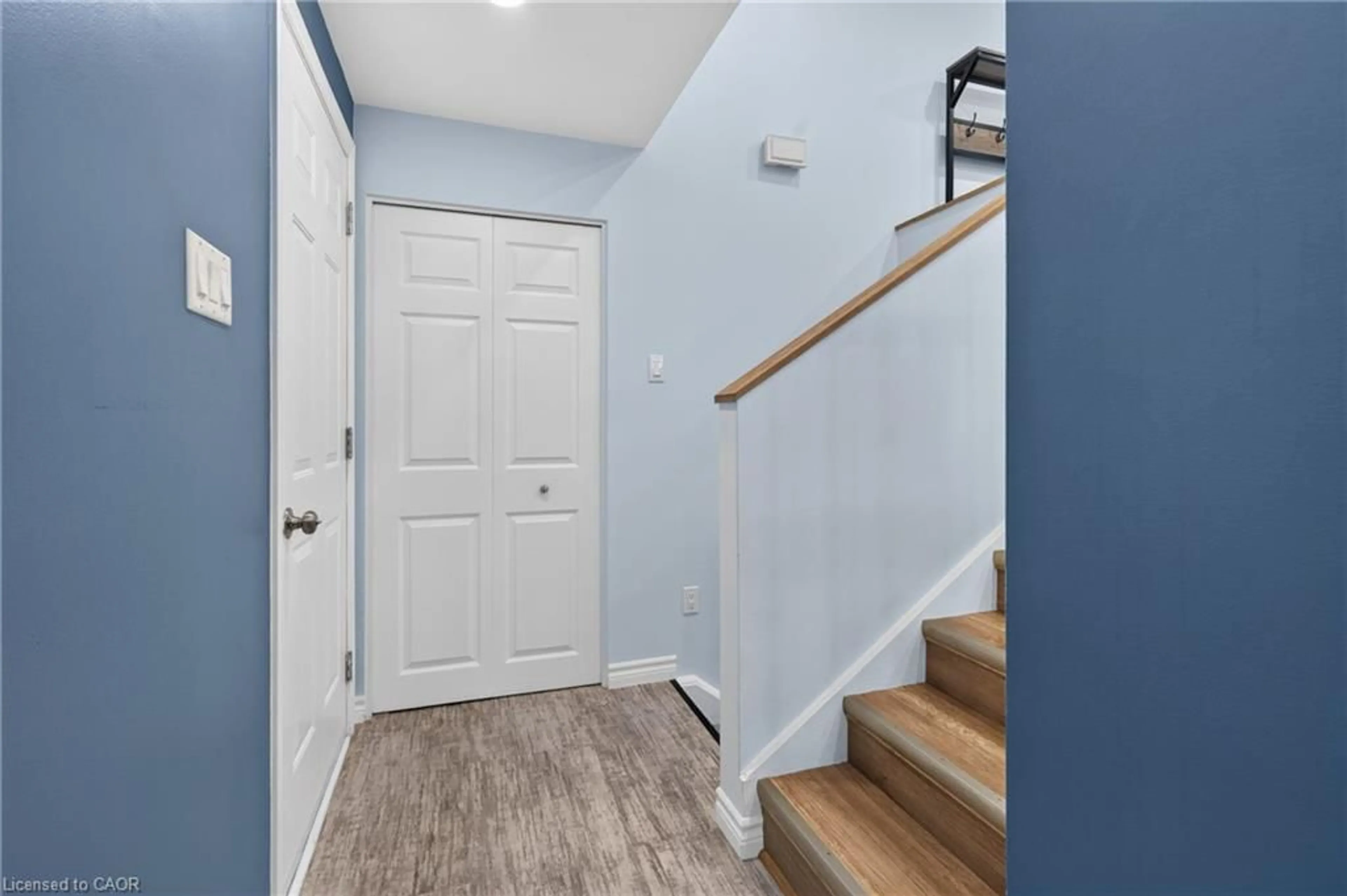Indoor entryway for 23 Knightswood Cres, Brantford Ontario N3R 7E6