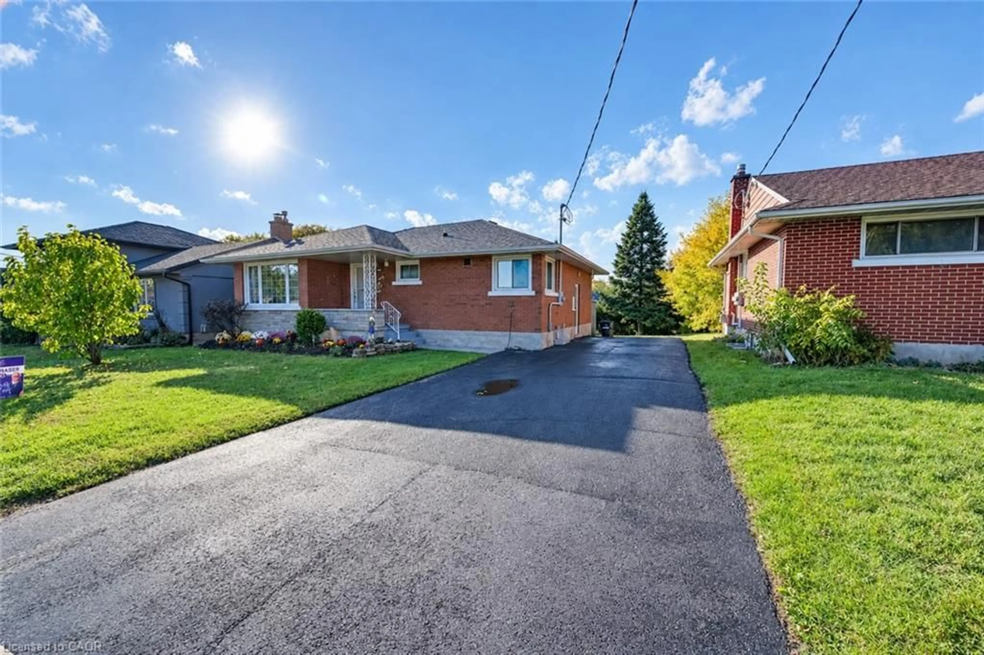 A pic from outside/outdoor area/front of a property/back of a property/a pic from drone, street for 46 Traynor Ave, Kitchener Ontario N2C 1V9