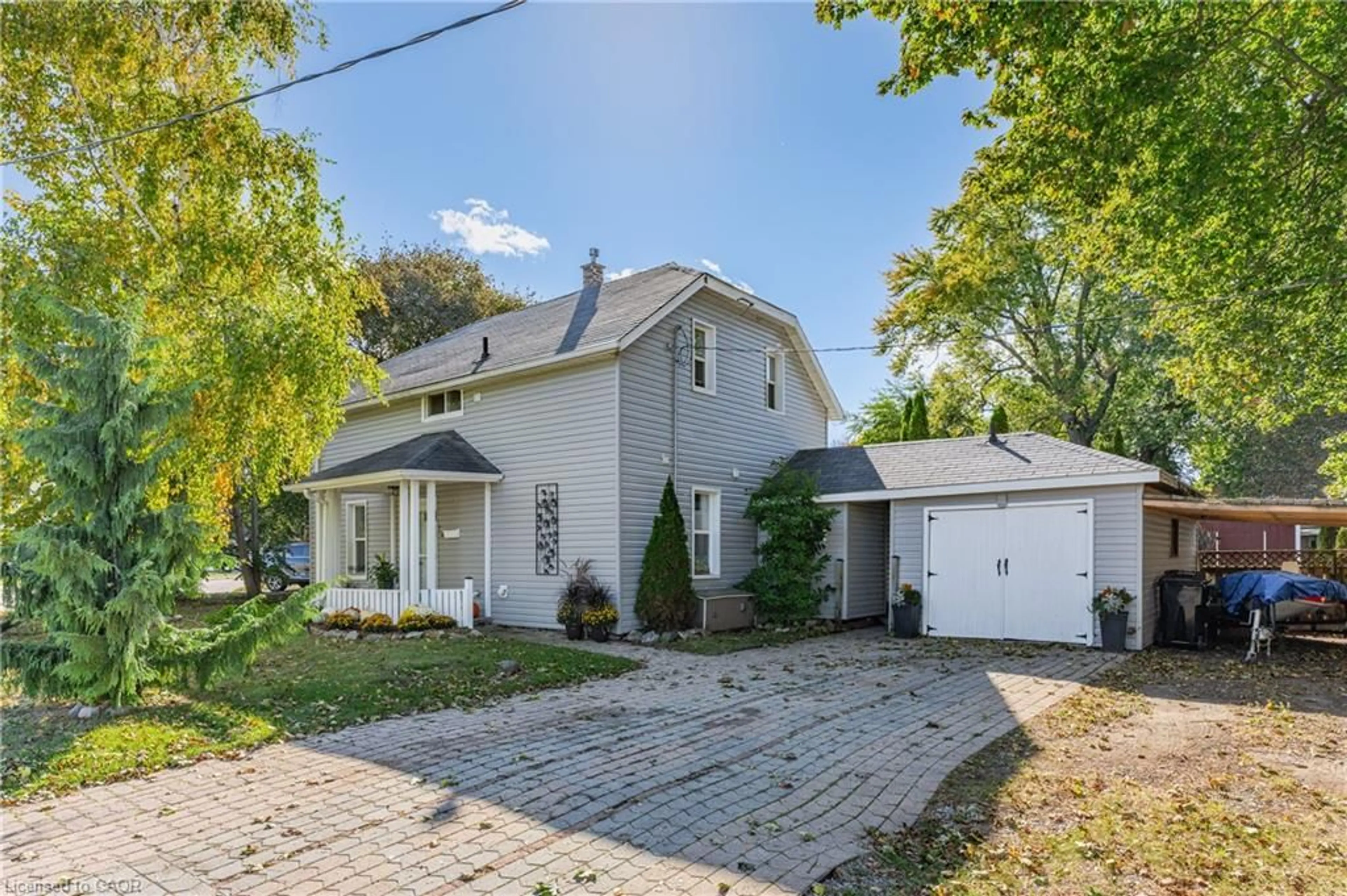 A pic from outside/outdoor area/front of a property/back of a property/a pic from drone, street for 26 Bechtel St, Cambridge Ontario N3C 1Z6
