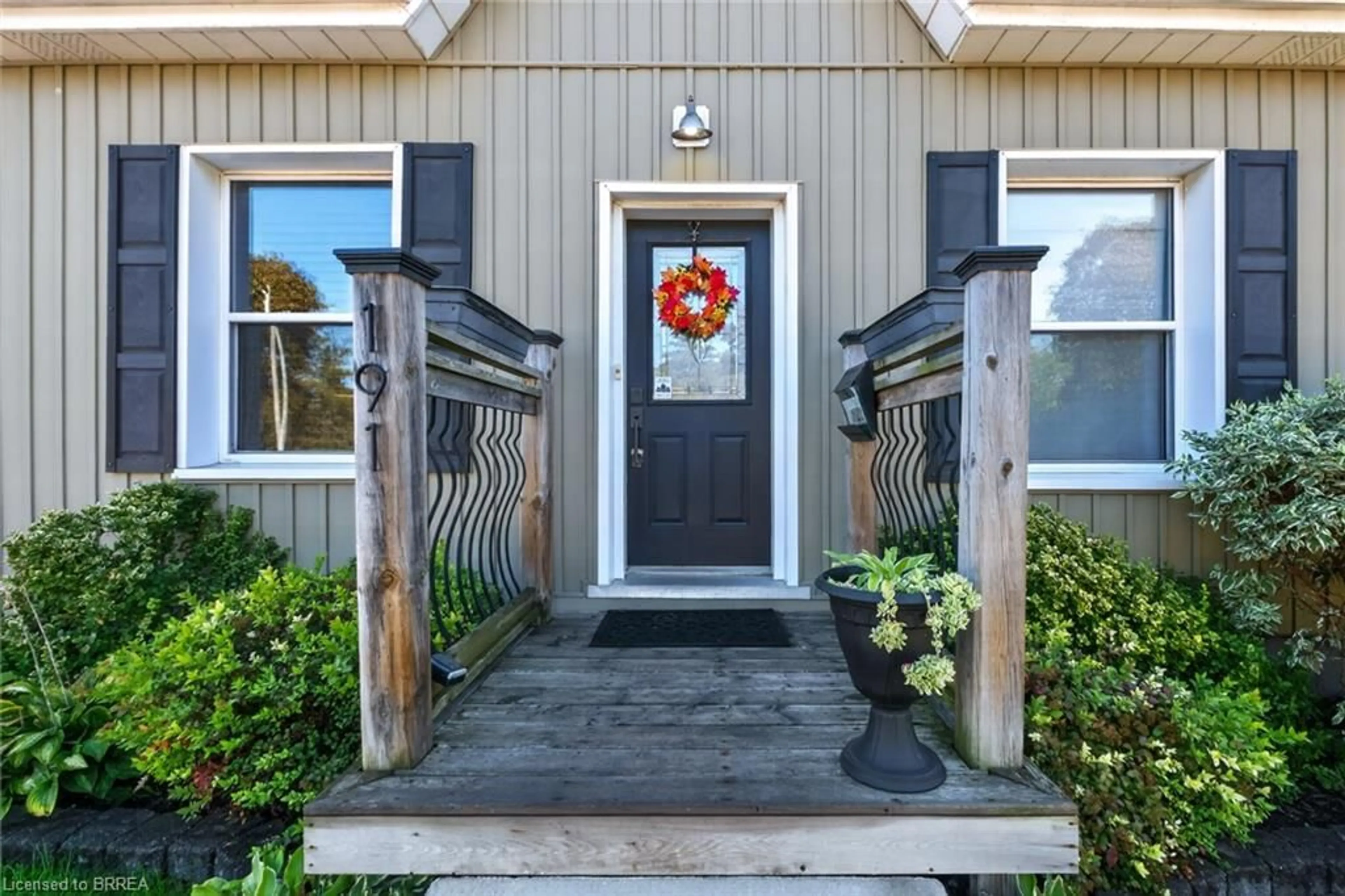 Indoor entryway for 191 St. Paul Ave, Brantford Ontario N3T 4G6