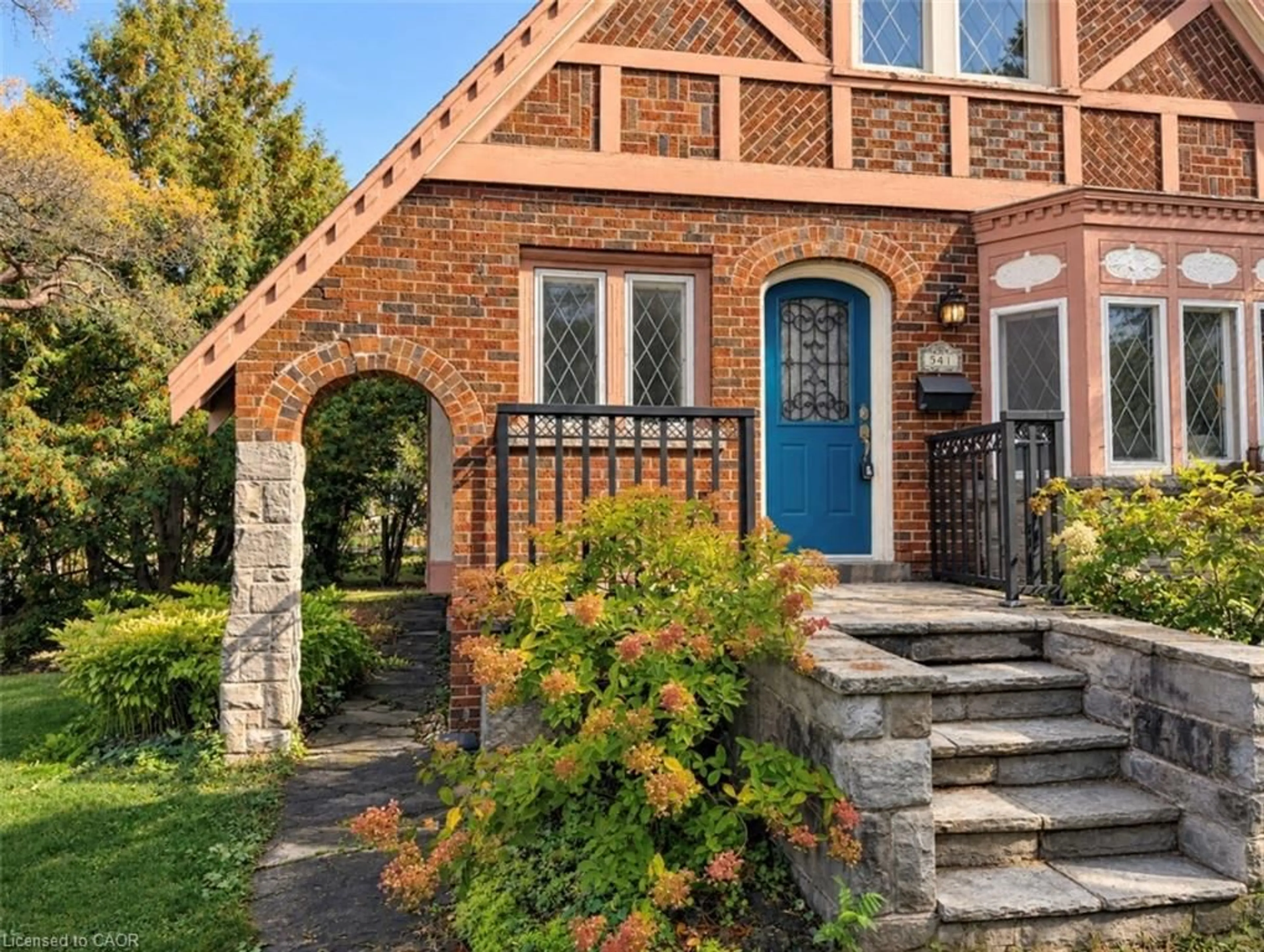 Home with brick exterior material, street for 541 Emerald St, Burlington Ontario L7R 2N7