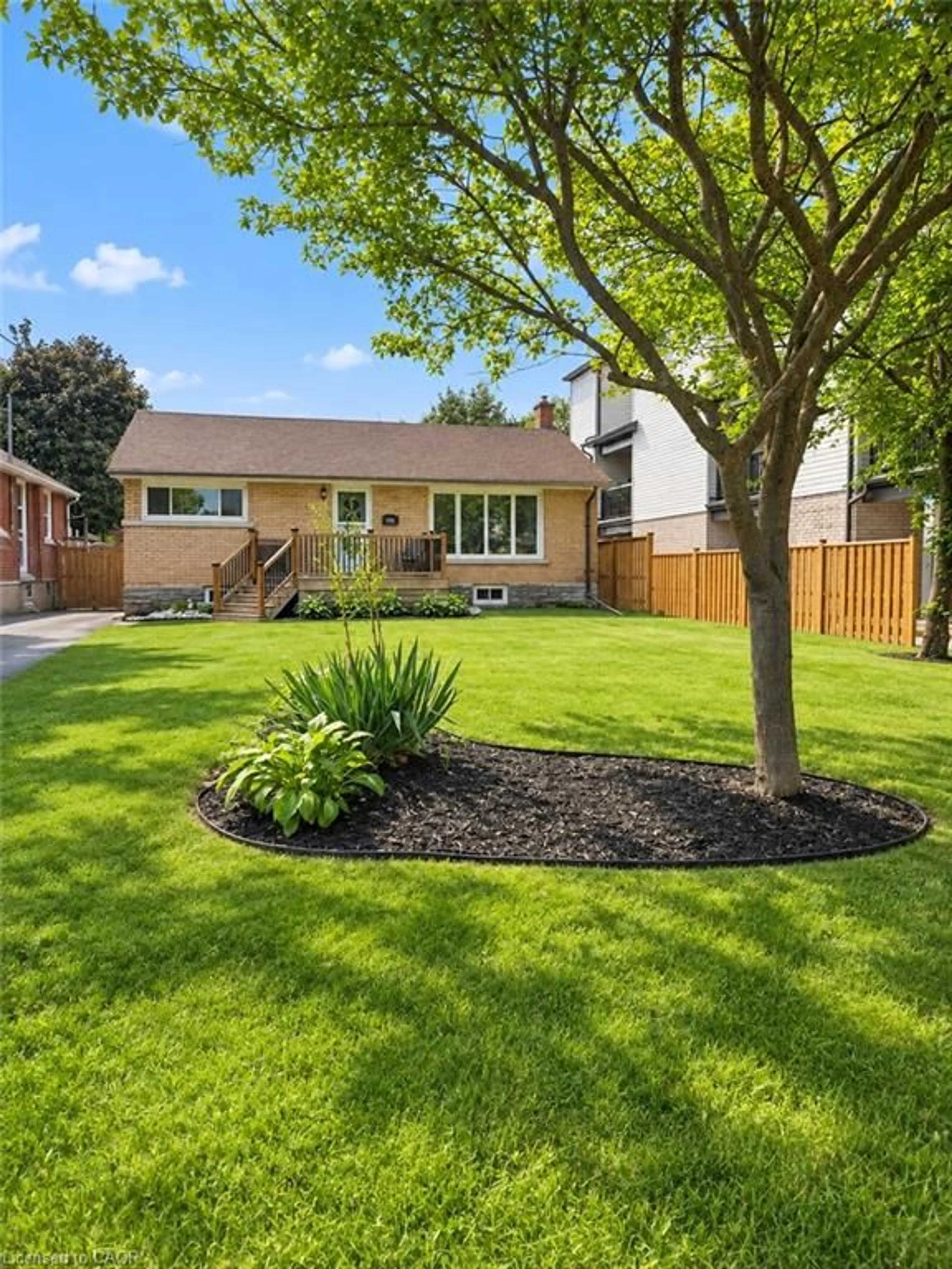 Home with brick exterior material, street for 195 Belleview Ave, Kitchener Ontario N2B 1G6