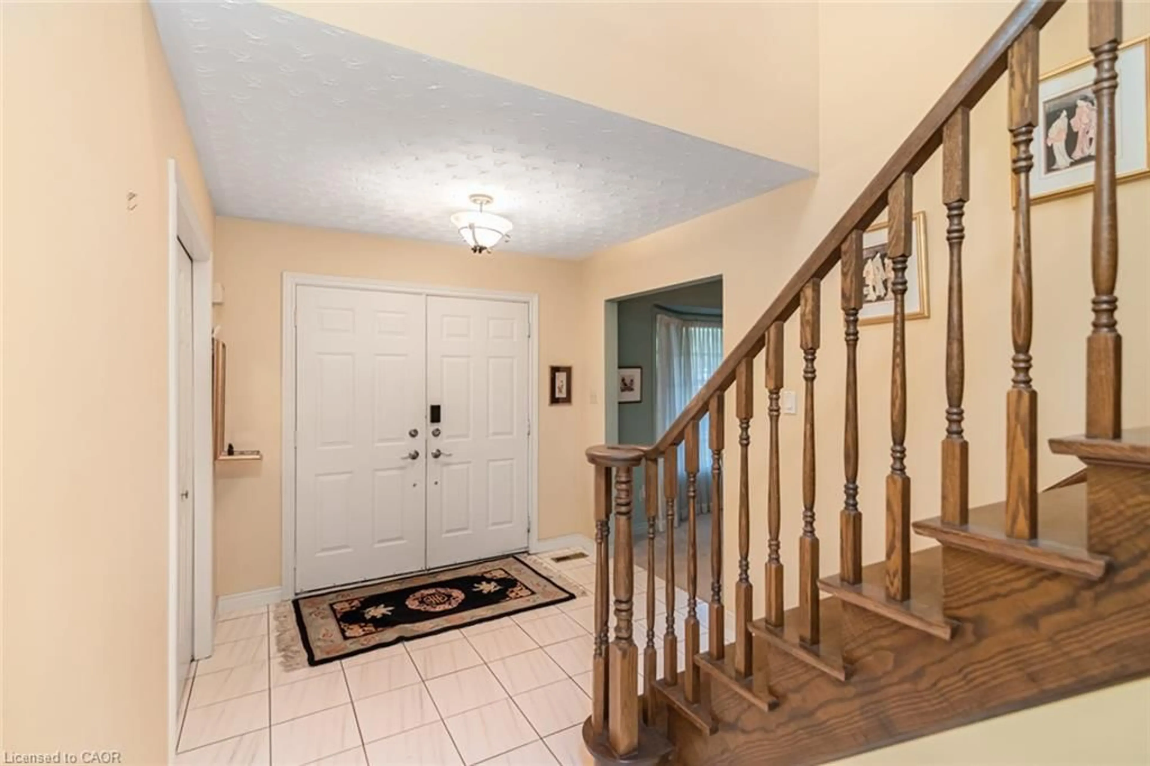 Indoor entryway for 318 Cavendish Dr, Ancaster Ontario L9G 4T5
