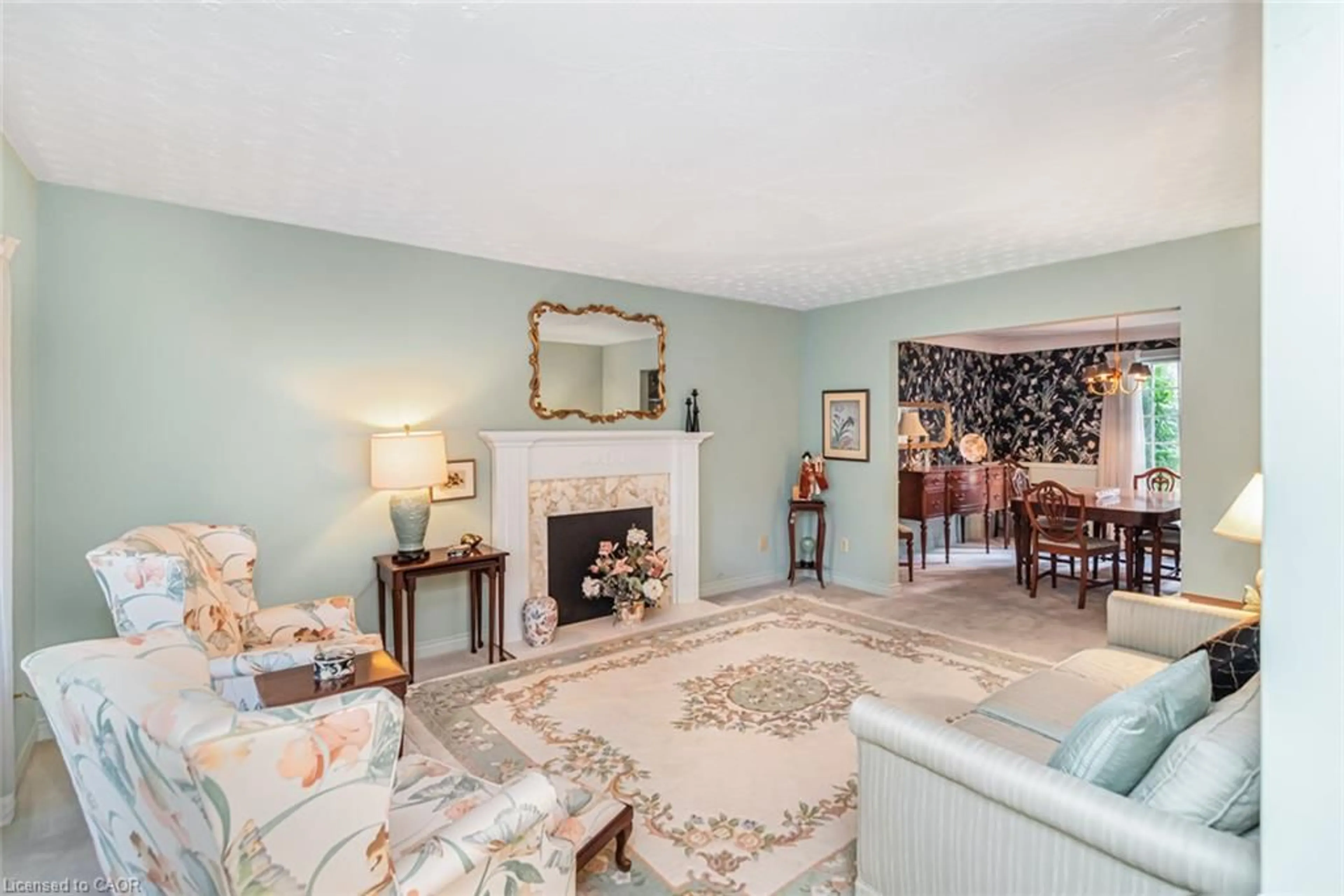 Living room with furniture, unknown for 318 Cavendish Dr, Ancaster Ontario L9G 4T5