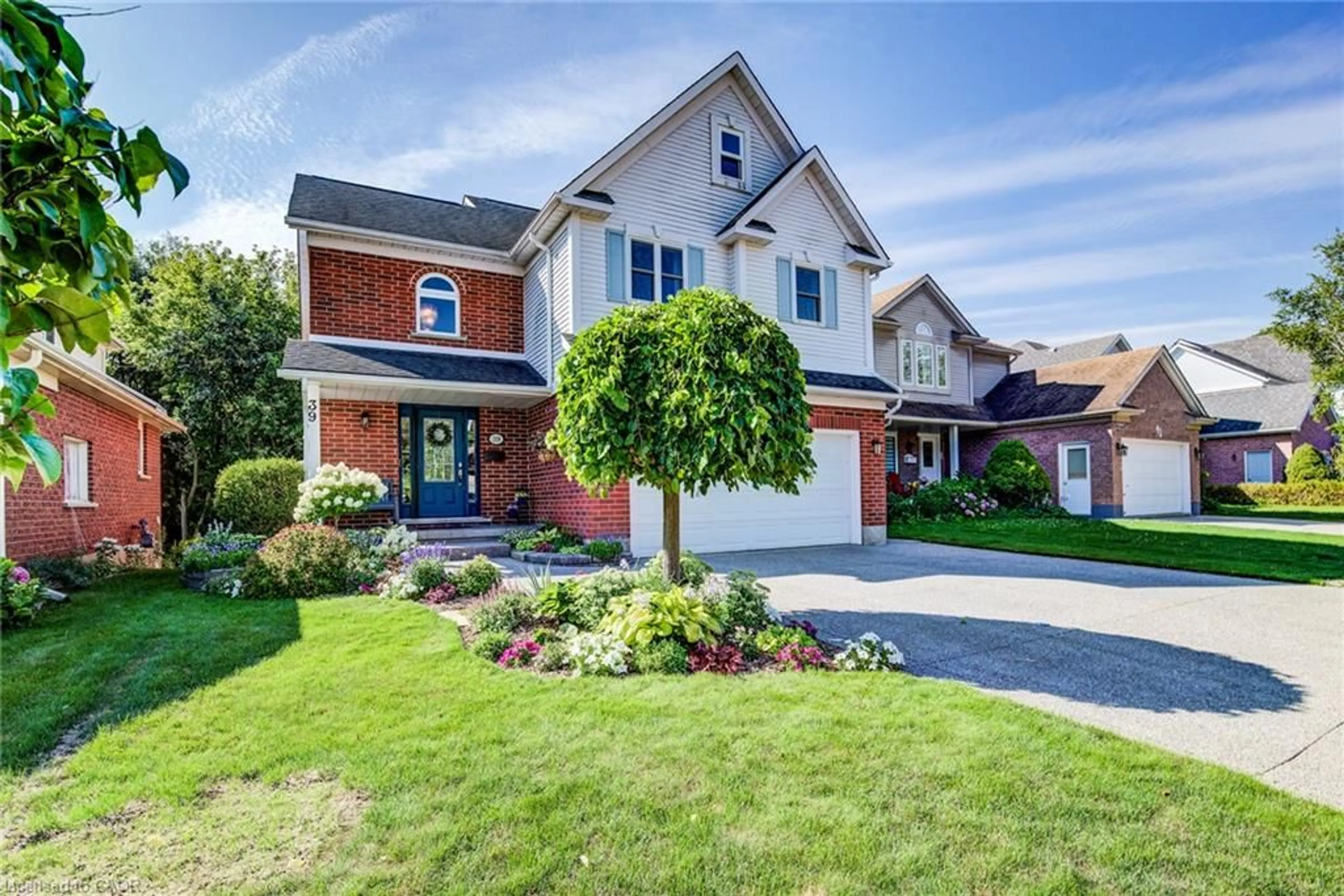 Home with brick exterior material, street for 39 Oliver Crt, Kitchener Ontario N2N 3E7
