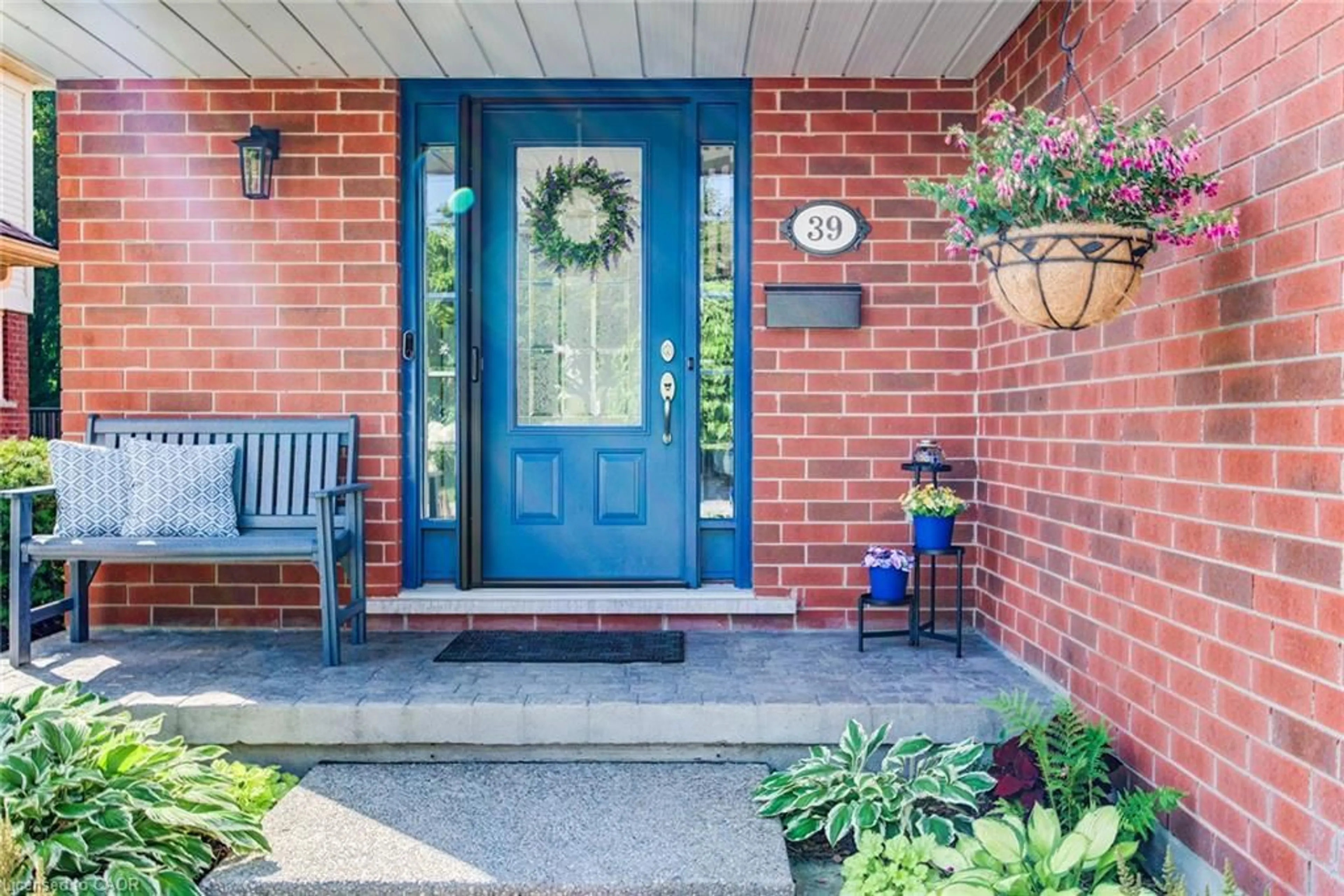 Home with brick exterior material, street for 39 Oliver Crt, Kitchener Ontario N2N 3E7