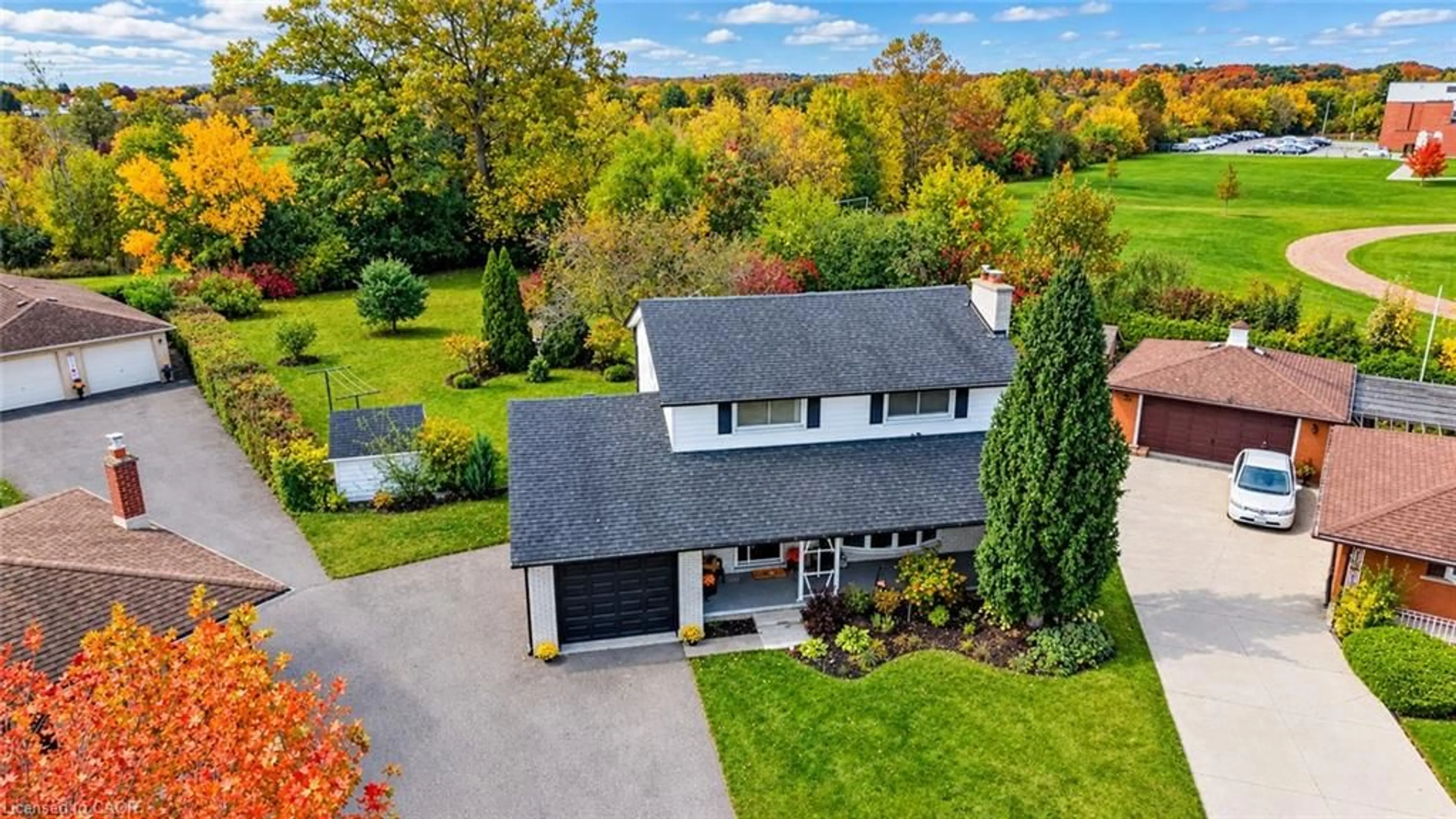 A pic from outside/outdoor area/front of a property/back of a property/a pic from drone, street for 105 Dorset Rd, Cambridge Ontario N1R 2X1