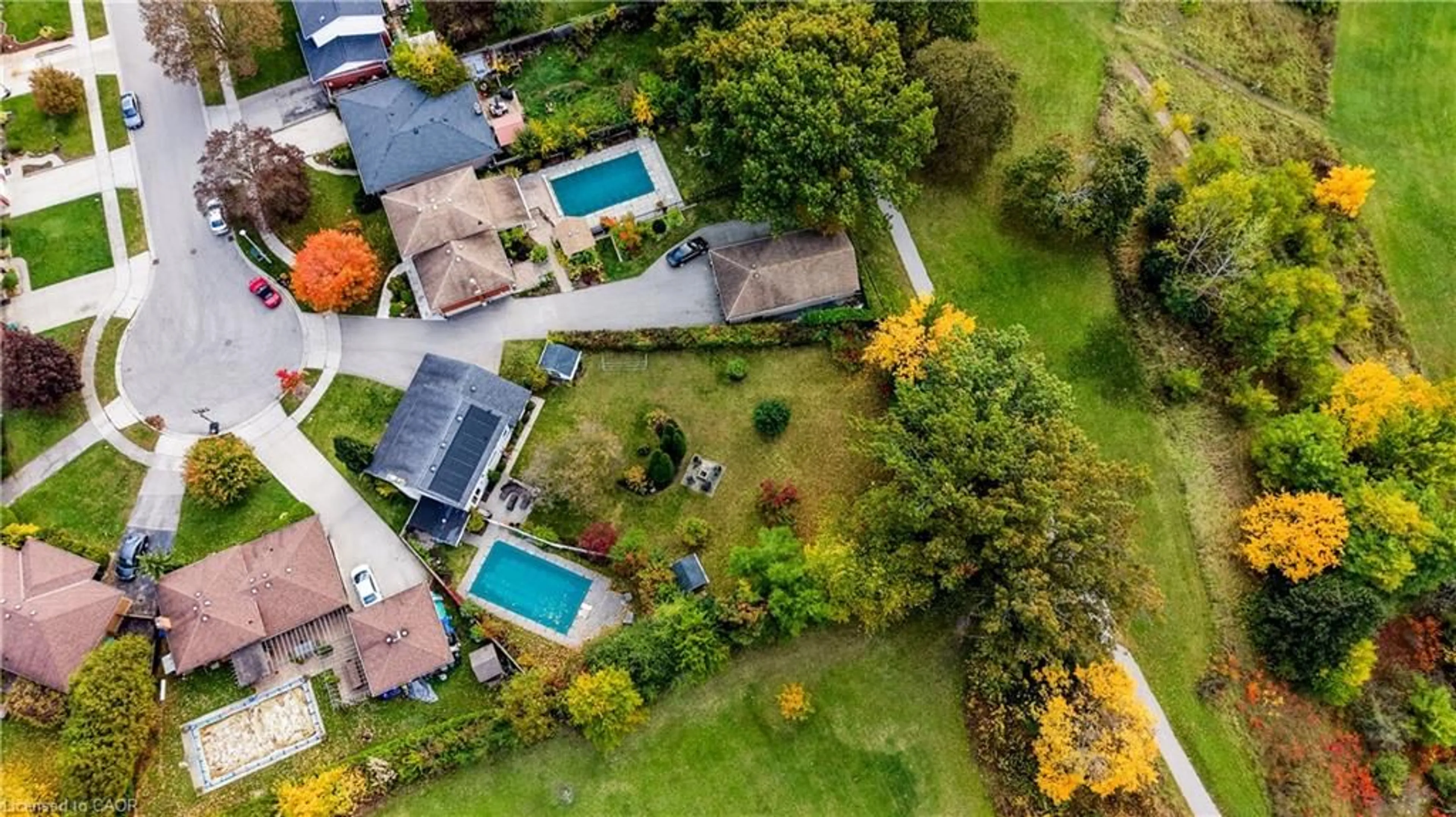 A pic from outside/outdoor area/front of a property/back of a property/a pic from drone, street for 105 Dorset Rd, Cambridge Ontario N1R 2X1