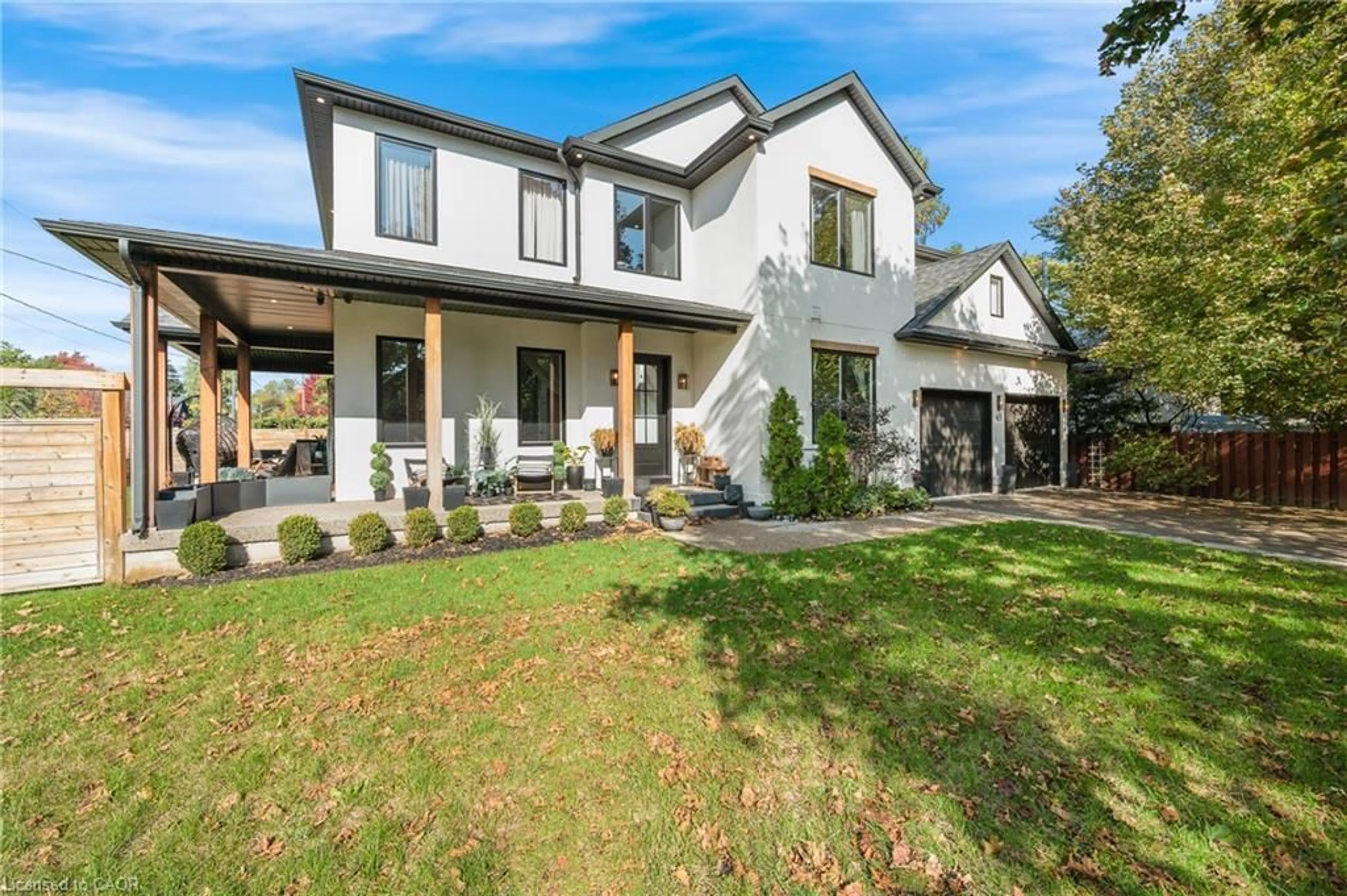 Home with vinyl exterior material, street for 45 Aldershot Pl, Burlington Ontario L7T 1C2