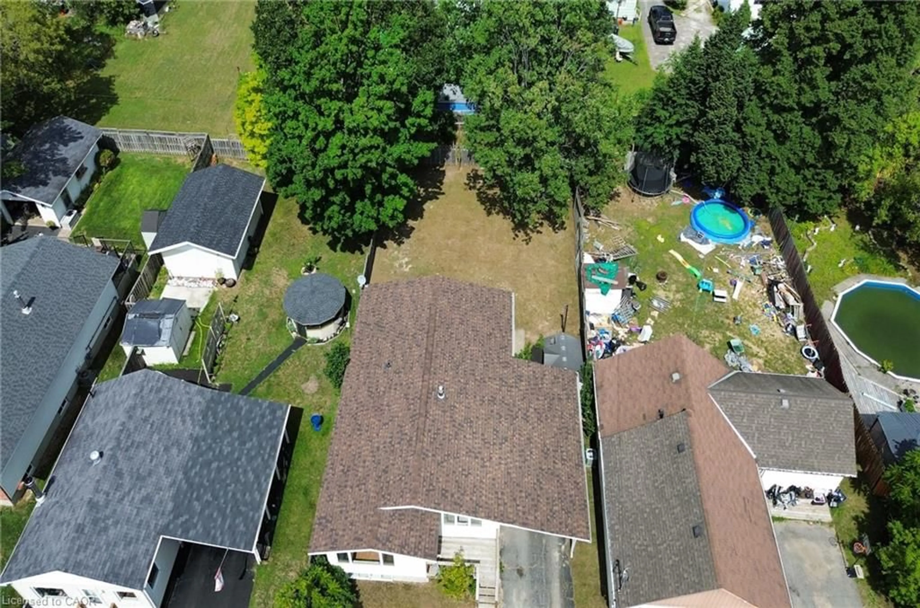 A pic from outside/outdoor area/front of a property/back of a property/a pic from drone, unknown for 394 Albert St, Espanola Ontario P5E 1K7