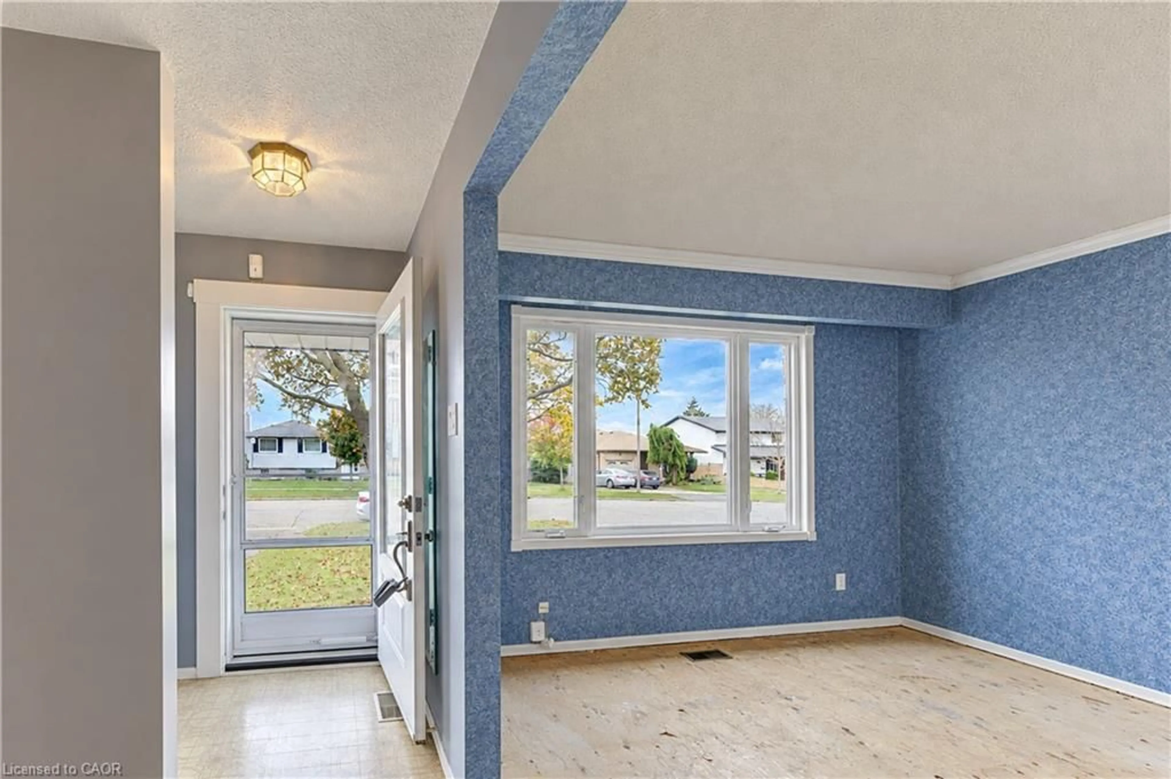 Indoor entryway for 62 The Country Way, Kitchener Ontario N2E 2K8