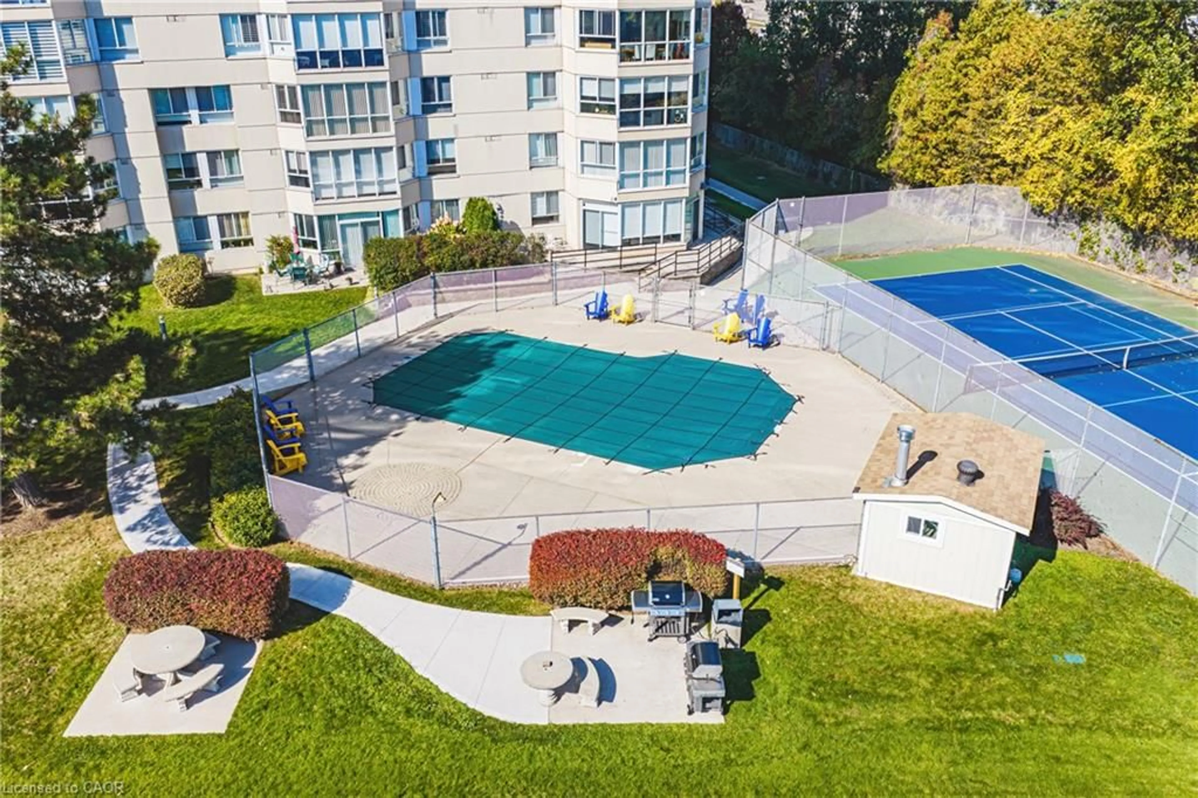 Pool for 5280 Lakeshore Rd #912, Burlington Ontario L7L 5R1