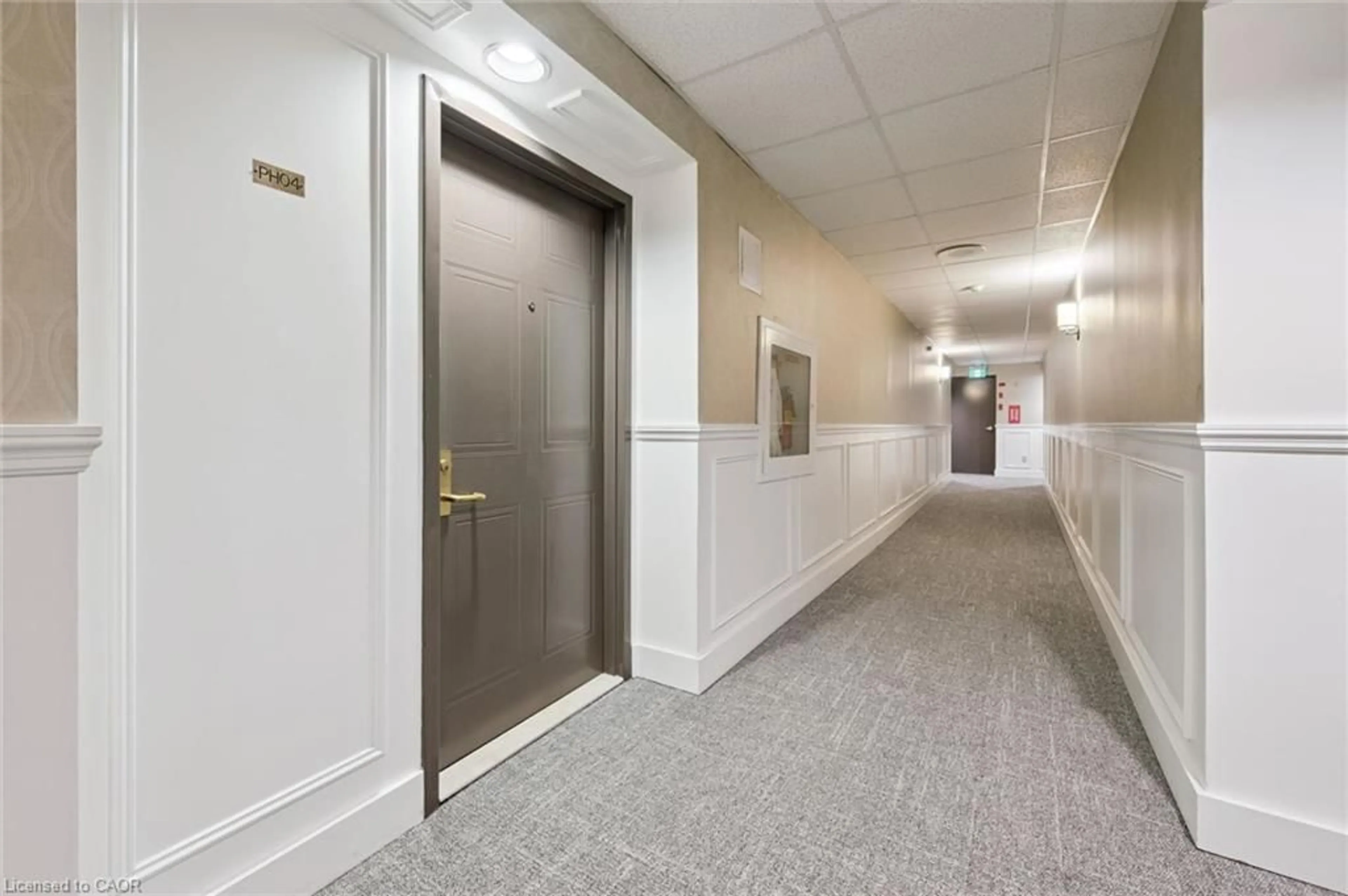 Indoor foyer for 265 Westcourt Pl #PH04, Waterloo Ontario N2L 6E4