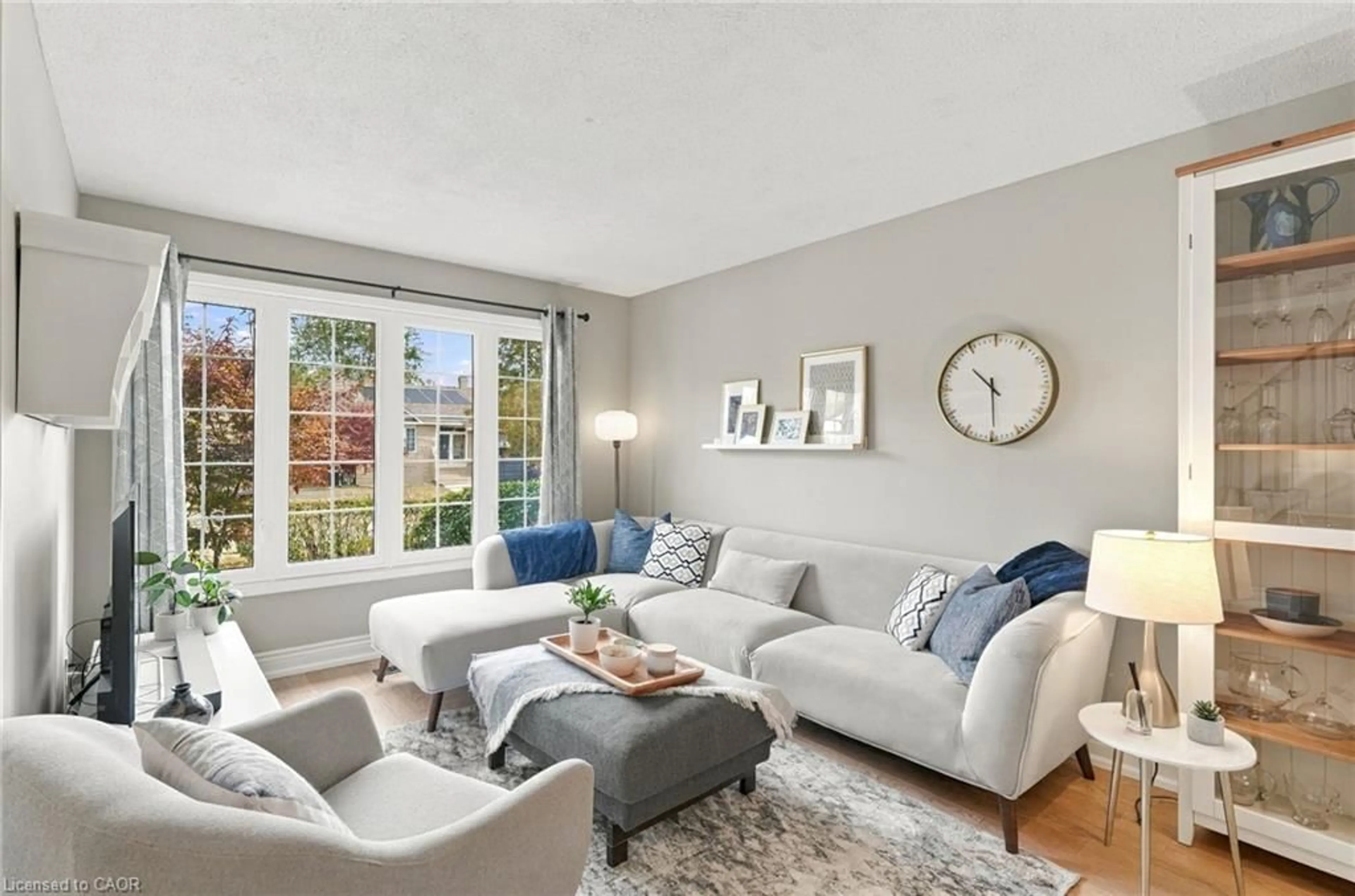Living room with furniture, unknown for 188 Summerfield Dr, Oakville Ontario L6L 5N8