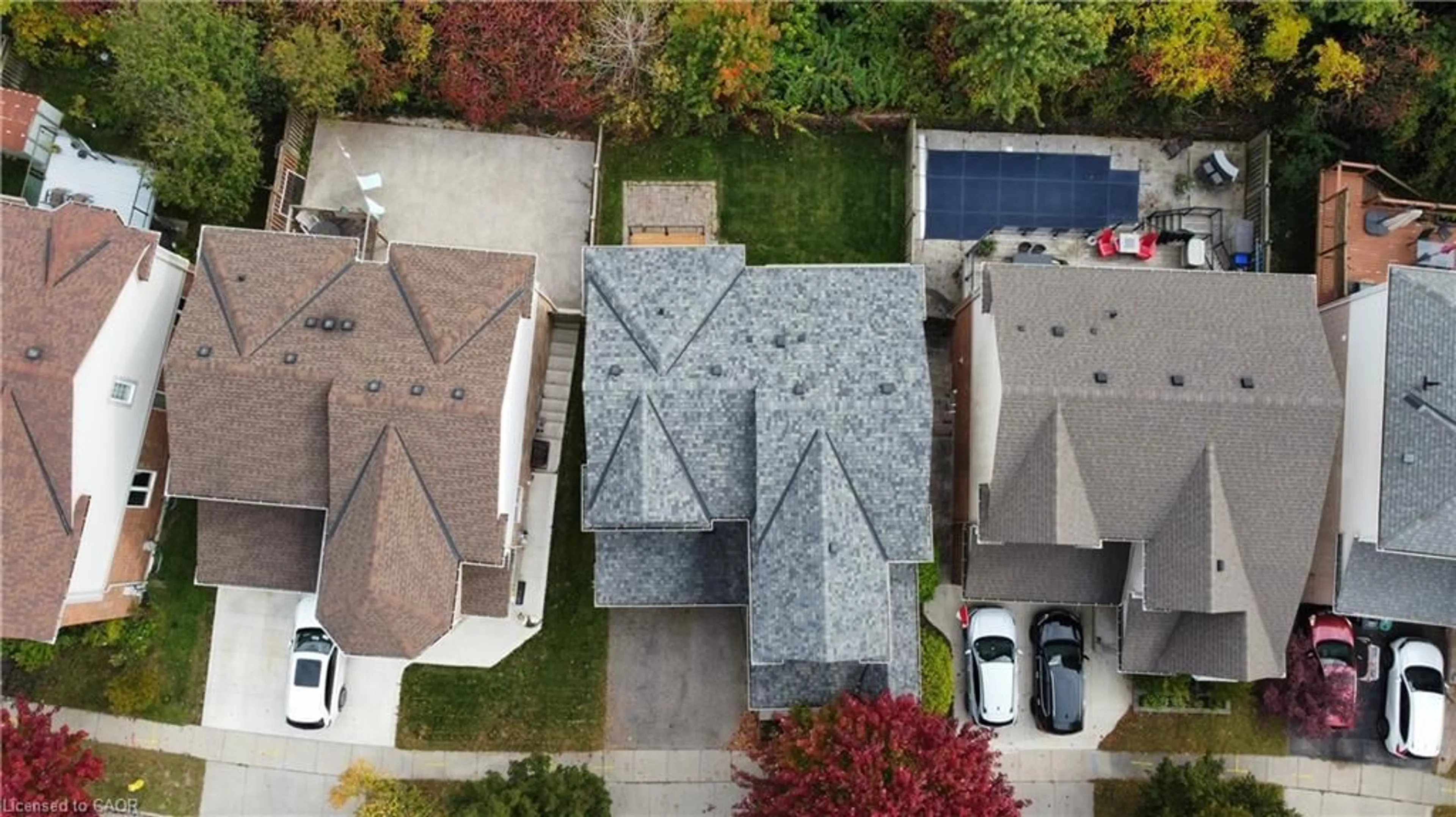A pic from outside/outdoor area/front of a property/back of a property/a pic from drone, street for 83 Glazebrook Cres, Cambridge Ontario N1T 2H8
