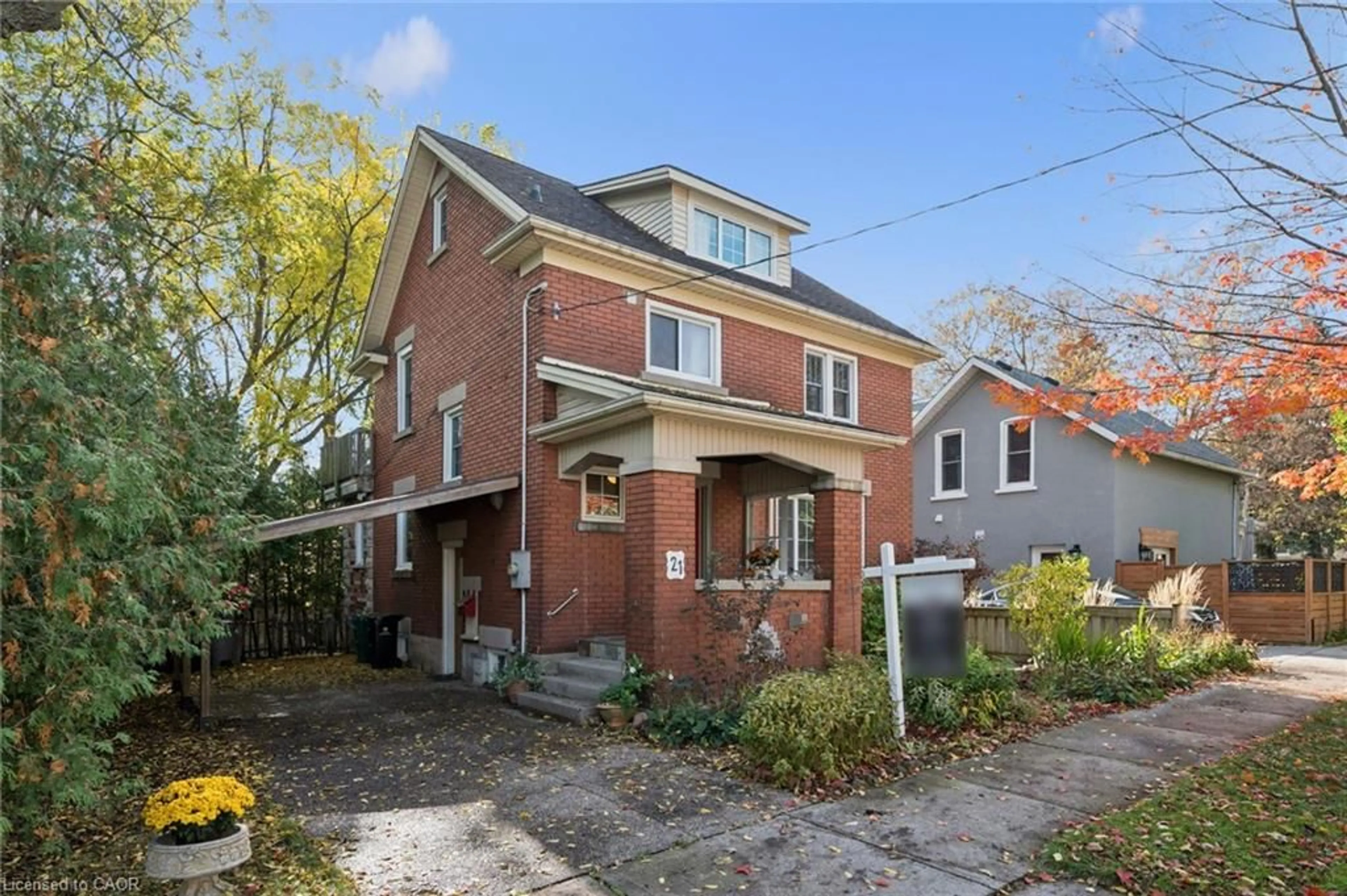 Home with brick exterior material, street for 21 Braun St, Kitchener Ontario N2H 3R2
