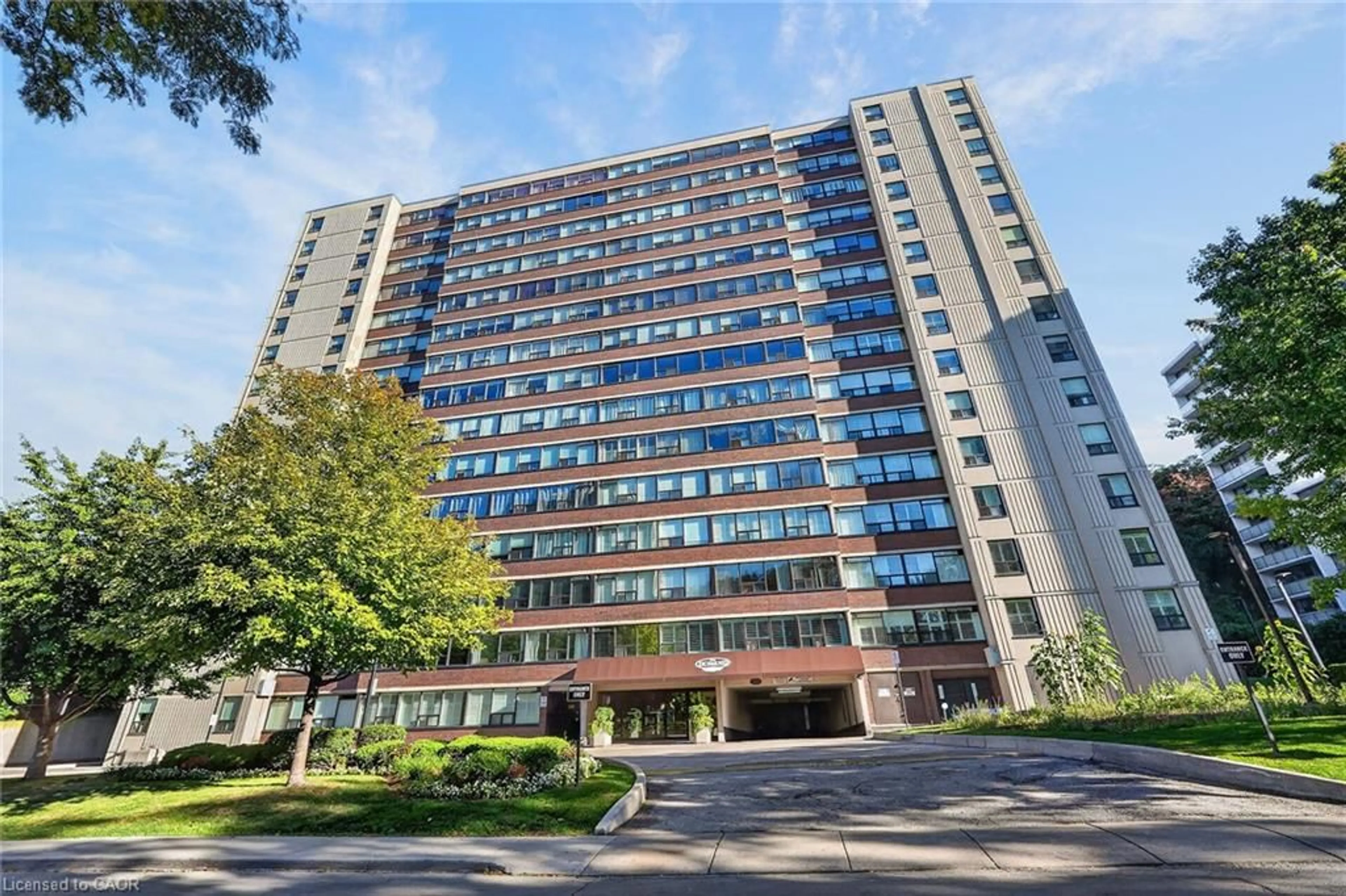 Indoor foyer for 120 Duke St #406, Hamilton Ontario L8P 4T1