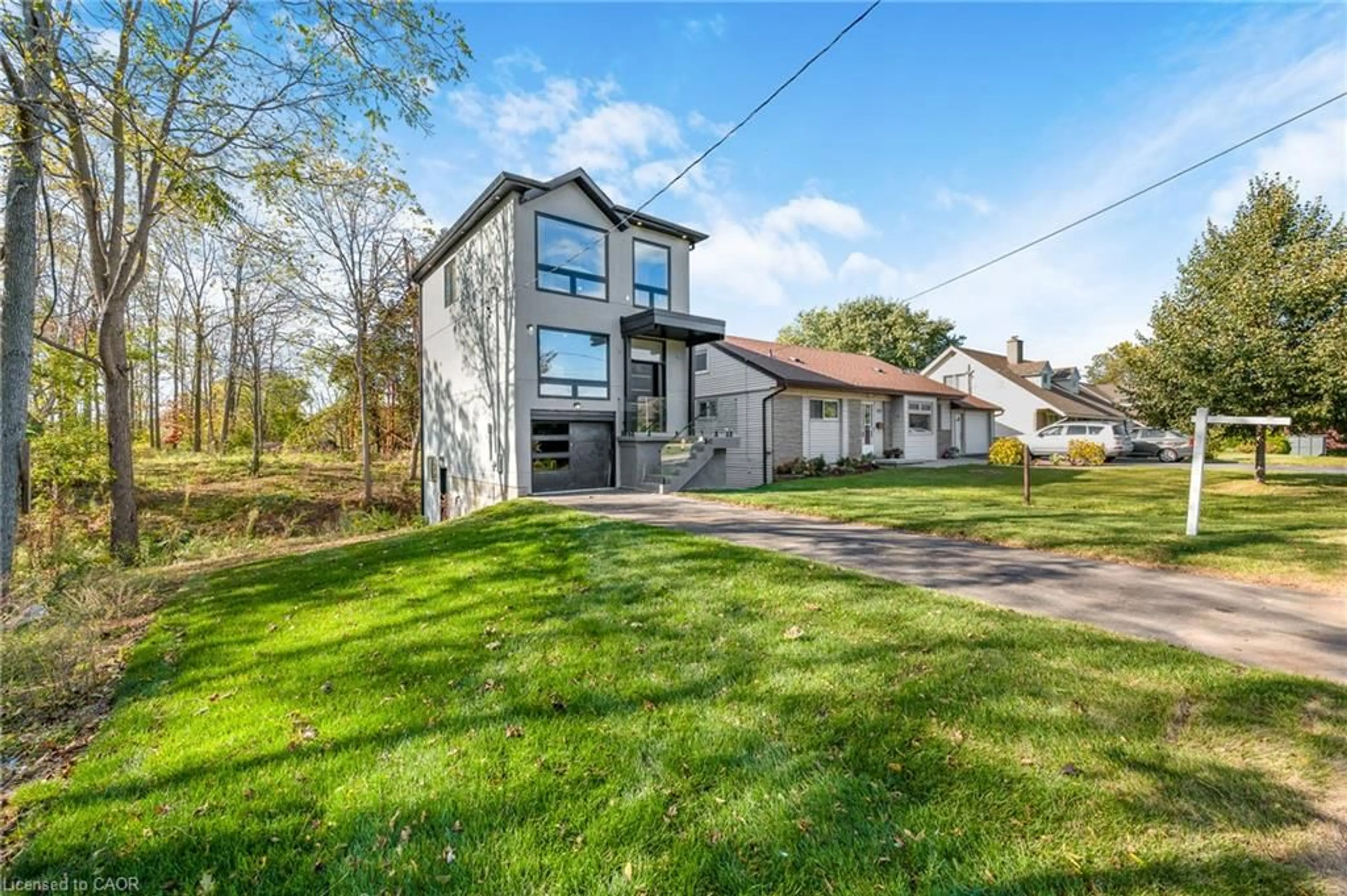 A pic from outside/outdoor area/front of a property/back of a property/a pic from drone, building for 347 Book Rd, Grimsby Ontario L3M 2M5