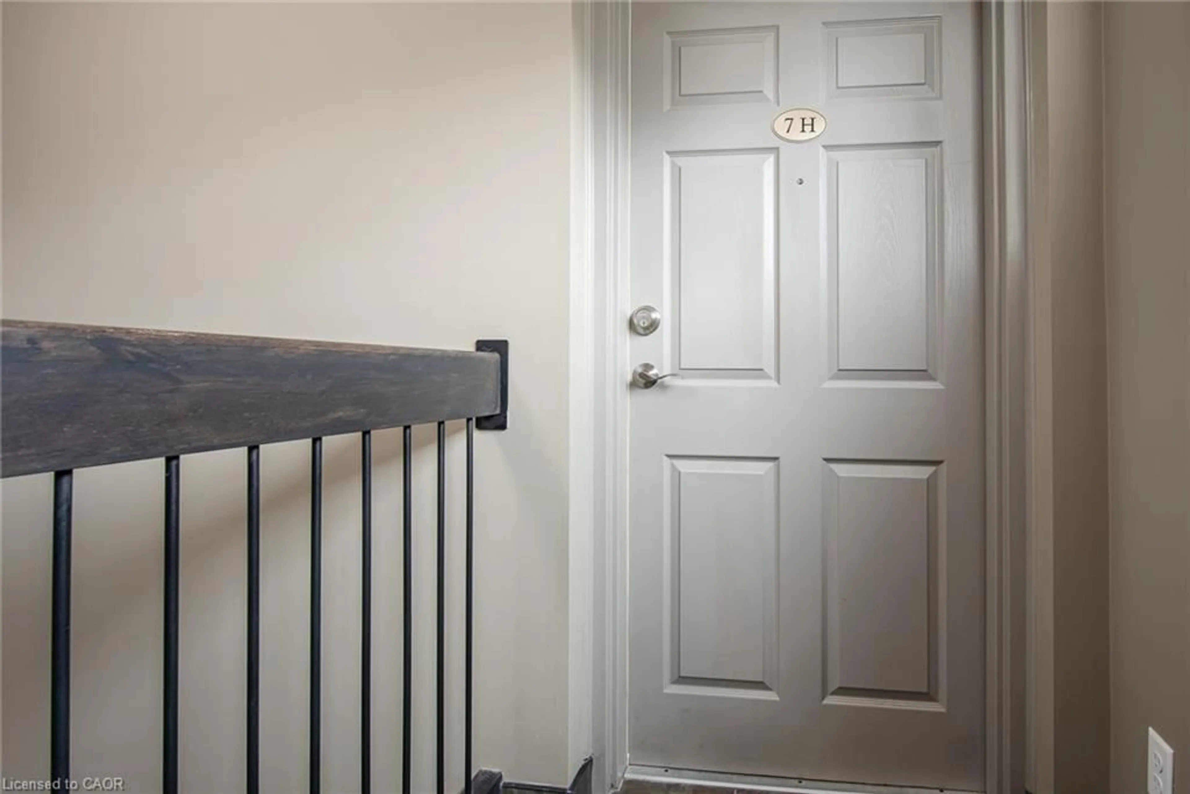 Indoor entryway for 1460 Highland Rd #7H, Kitchener Ontario N2N 0B7