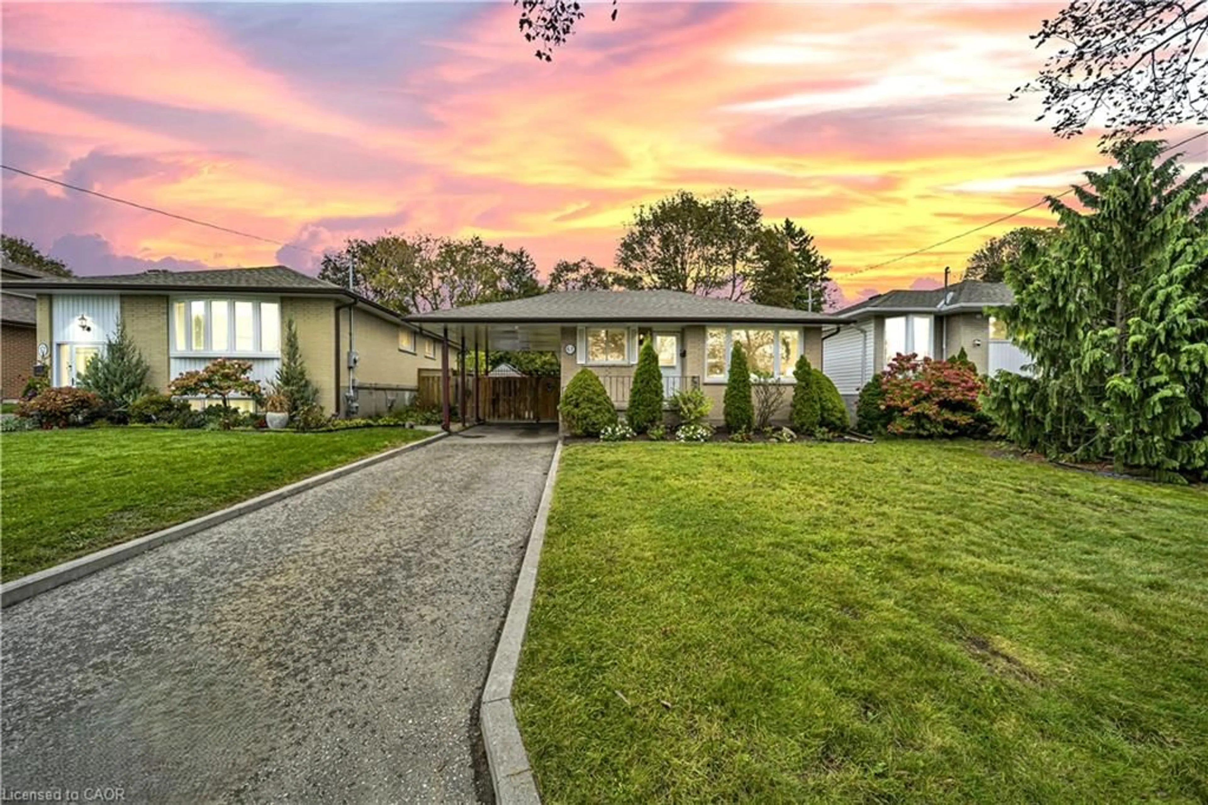 A pic from outside/outdoor area/front of a property/back of a property/a pic from drone, street for 61 Keewatin St, Oshawa Ontario L1H 6Z2