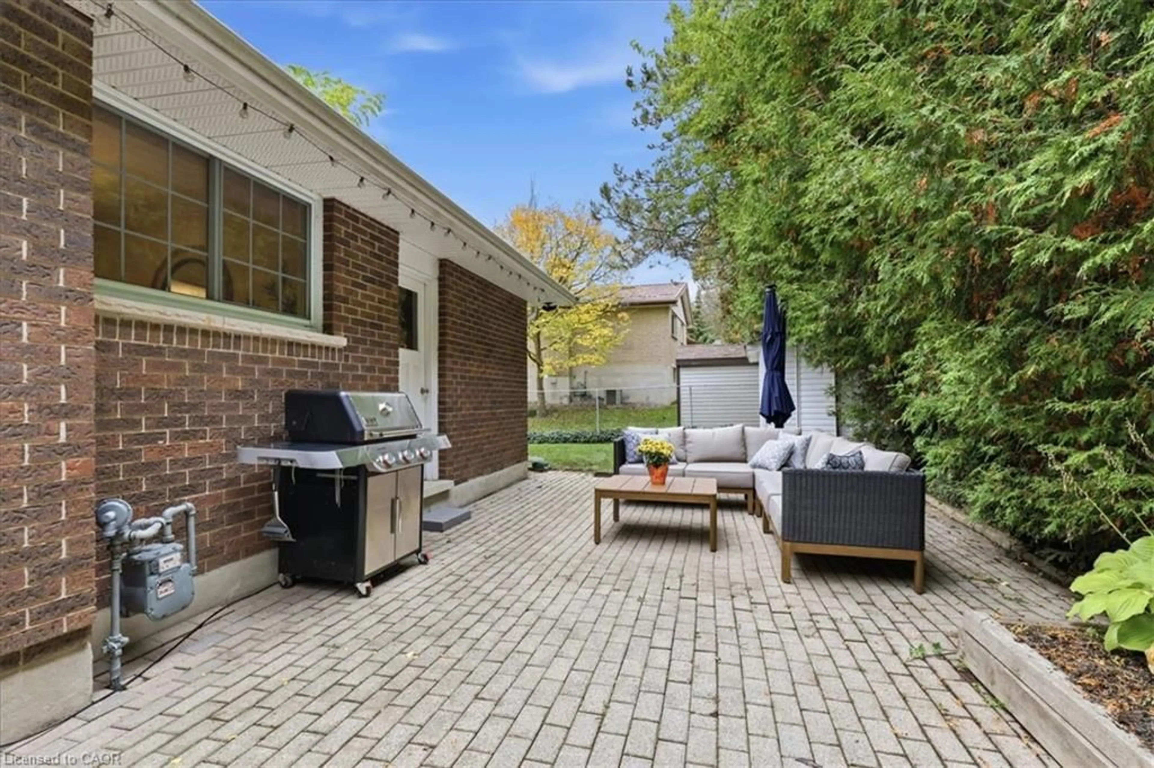 Patio, street for 76 Culpepper Dr, Waterloo Ontario N2L 5S4