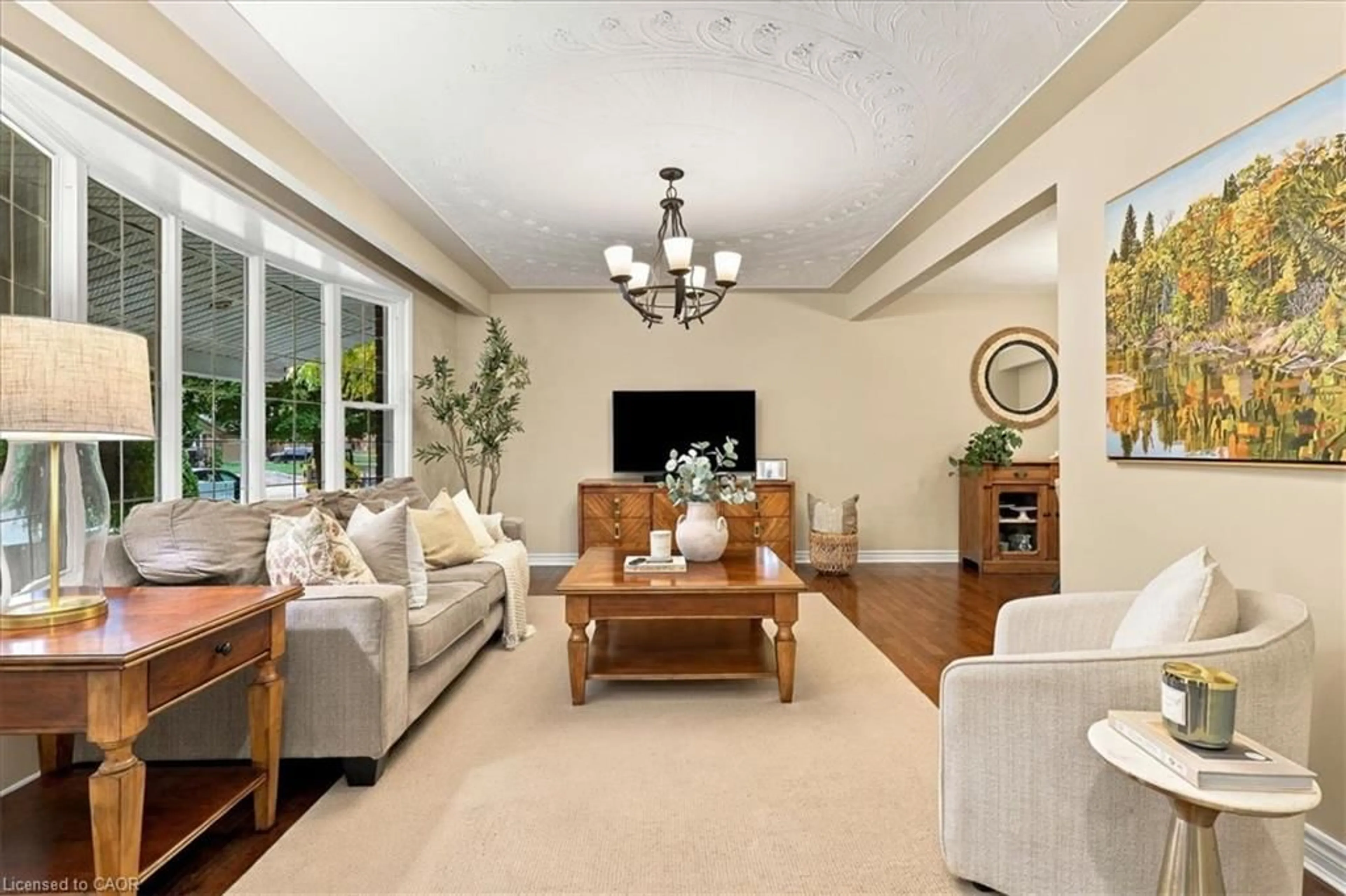 Living room with furniture, unknown for 76 Culpepper Dr, Waterloo Ontario N2L 5S4