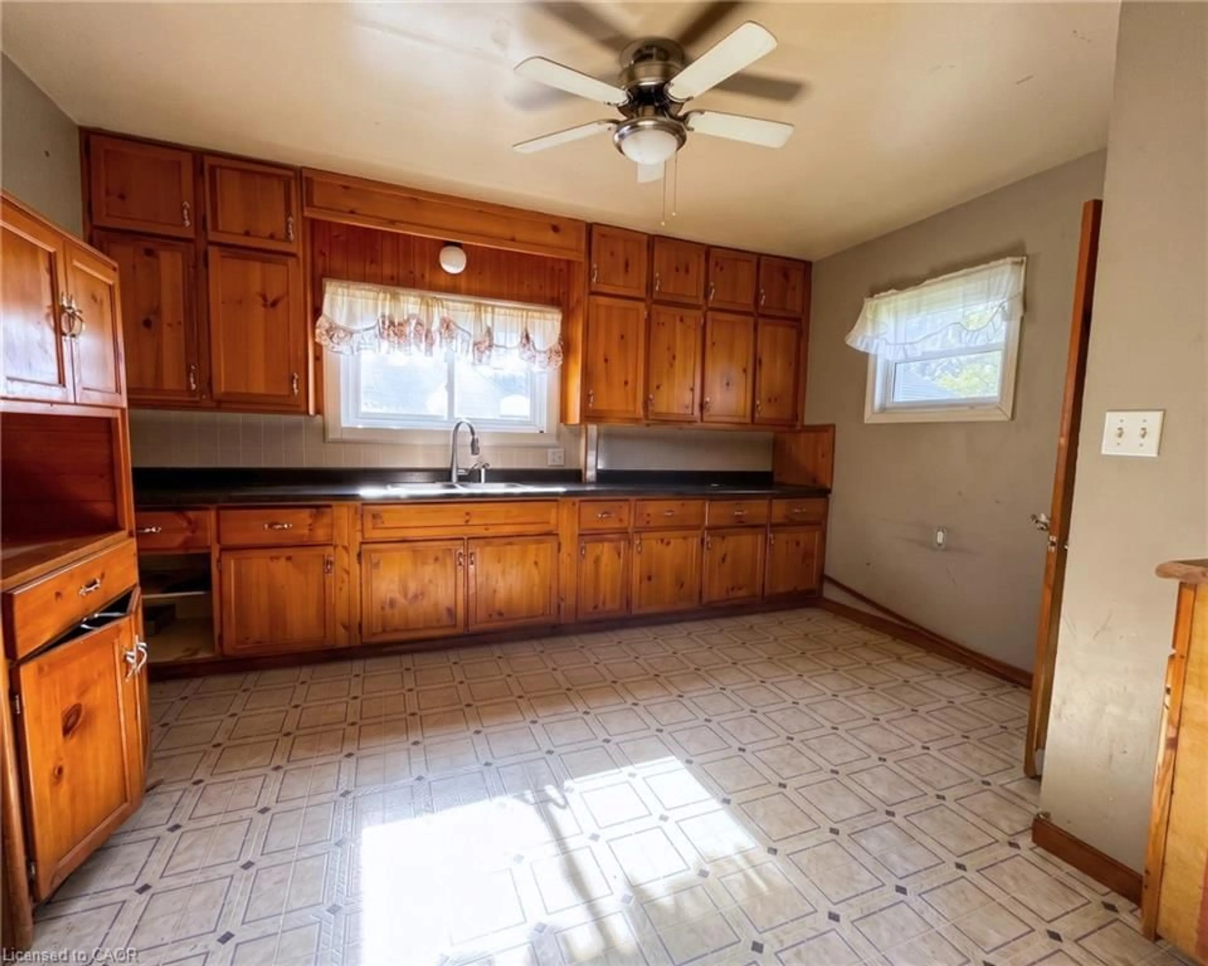 A pic of a room for 233 Talbot St, Courtland Ontario N0J 1E0