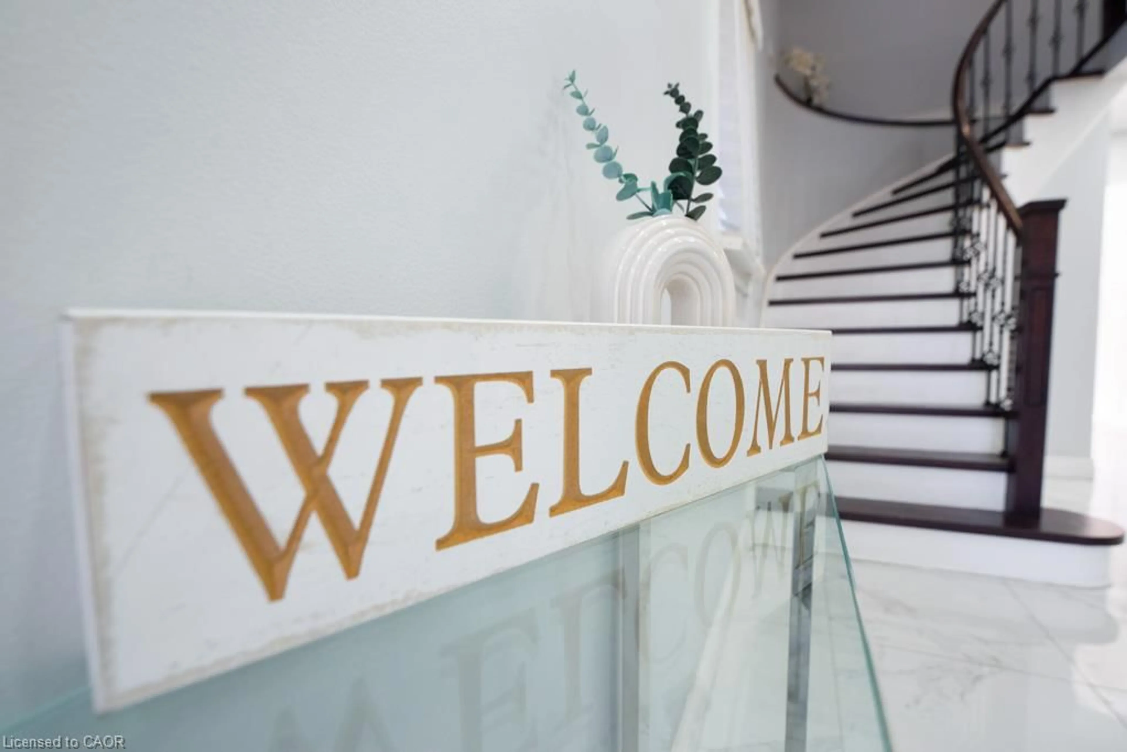 Indoor foyer for 3446 Bertrand Rd, Mississauga Ontario L5L 4G4