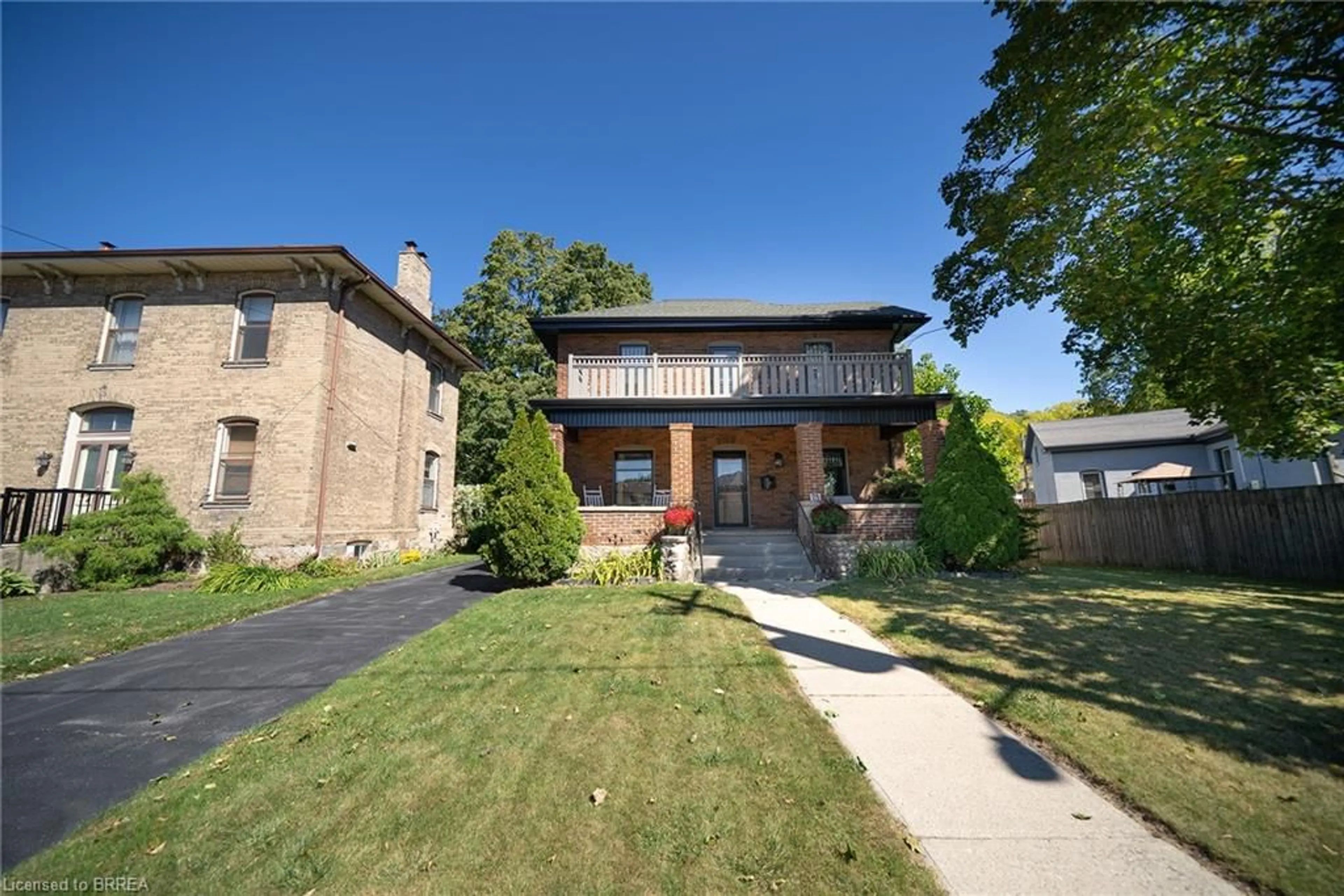 Home with brick exterior material, street for 75 Walnut St, Paris Ontario N3L 2J5
