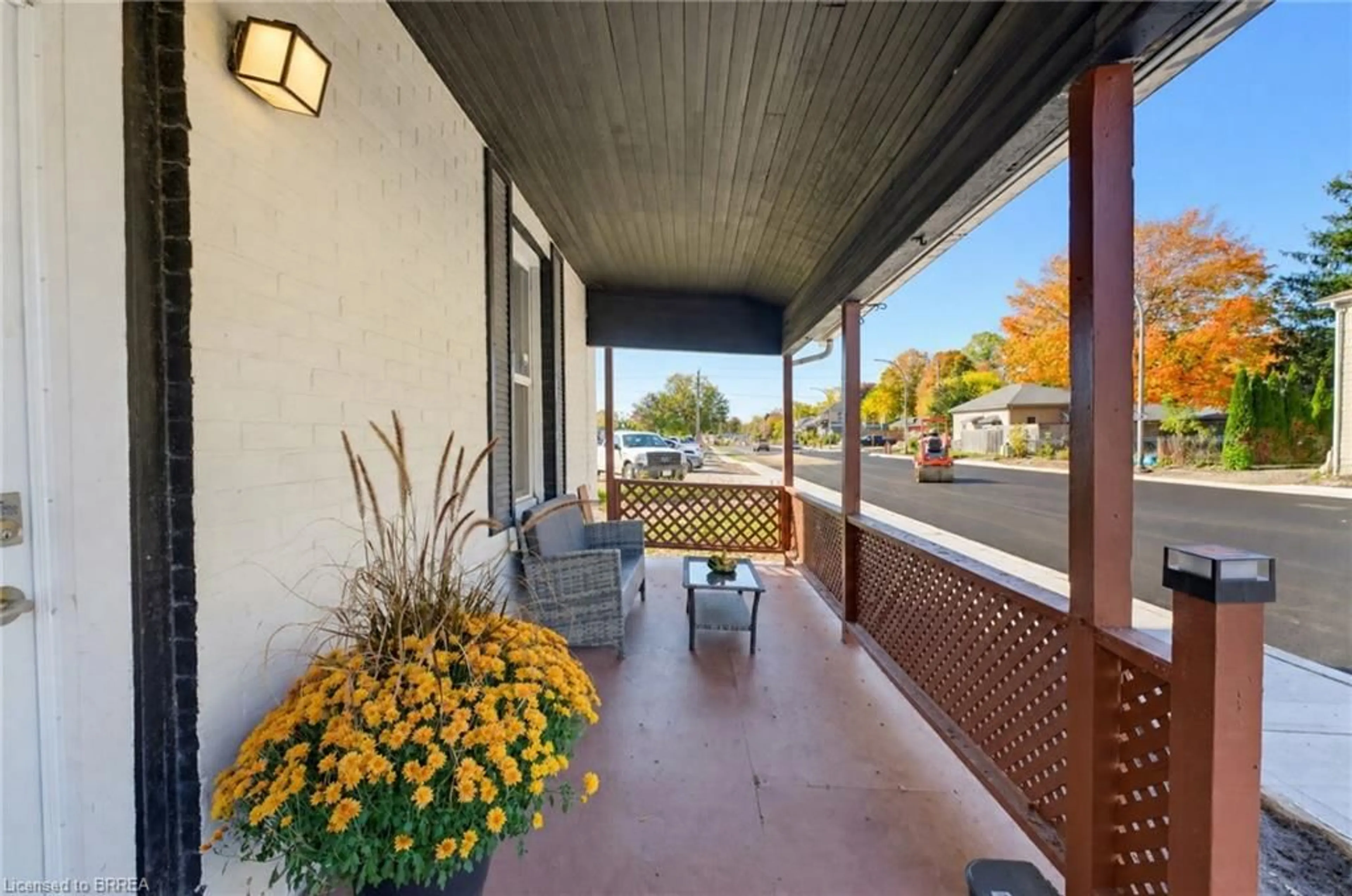 Patio, street for 256 Dundas St, Woodstock Ontario N4S 1B1